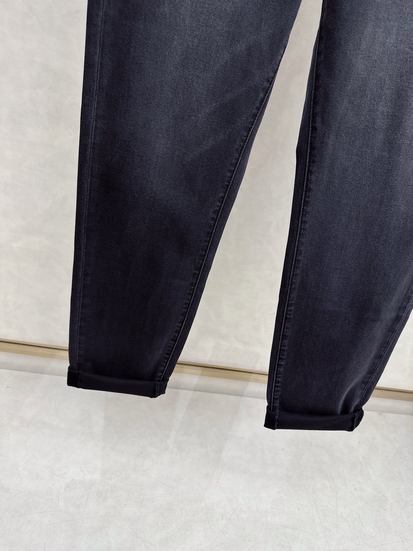 普拉达 2026春夏🔥🔥新款现货上市，原单爆款牛仔裤👖超级定制款，原版五金，超级重工工艺，版型超赞👍细节