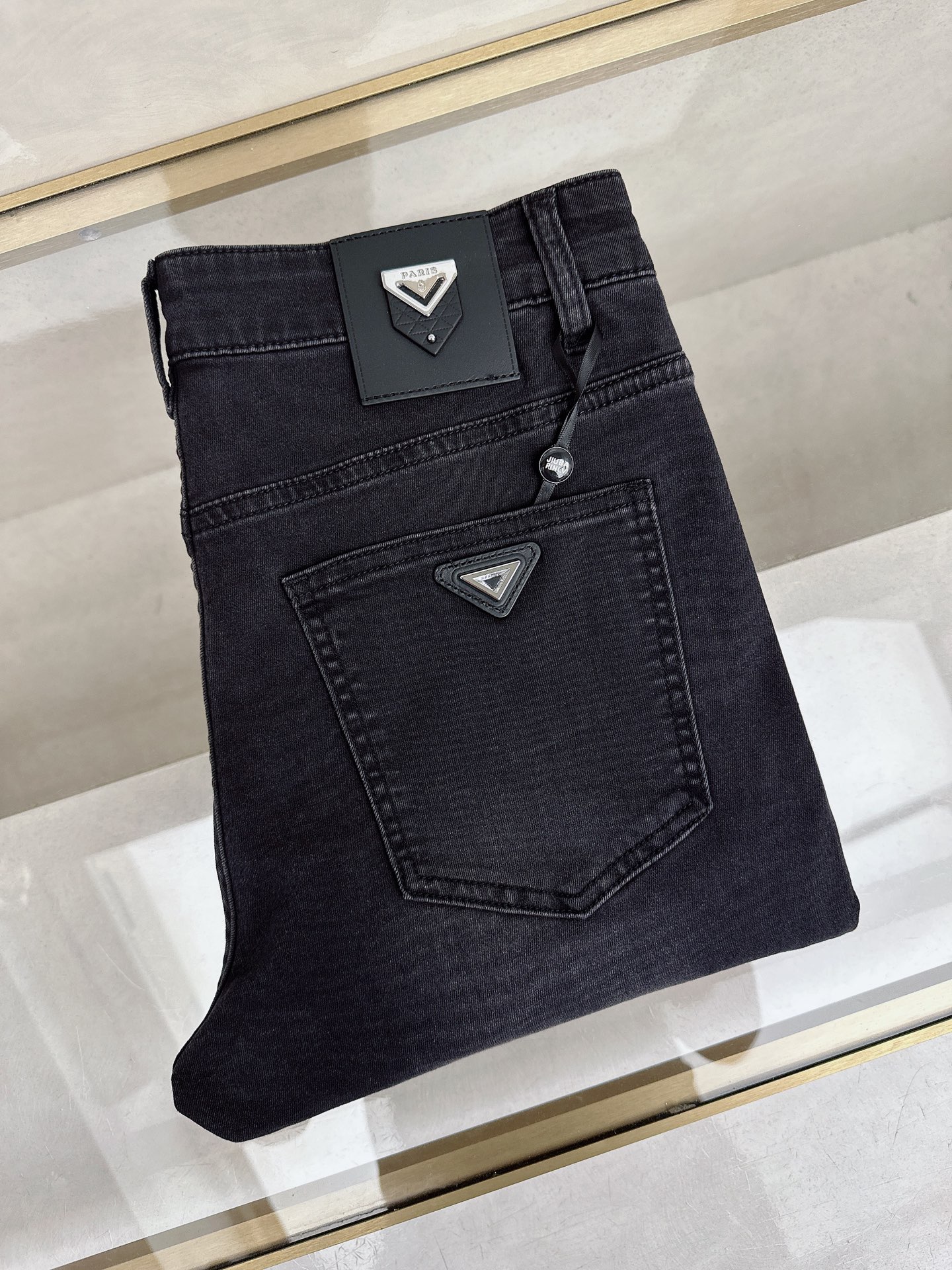 普拉达 2026春夏🔥🔥新款现货上市，原单爆款牛仔裤👖超级定制款，原版五金，超级重工工艺，版型超赞👍细节