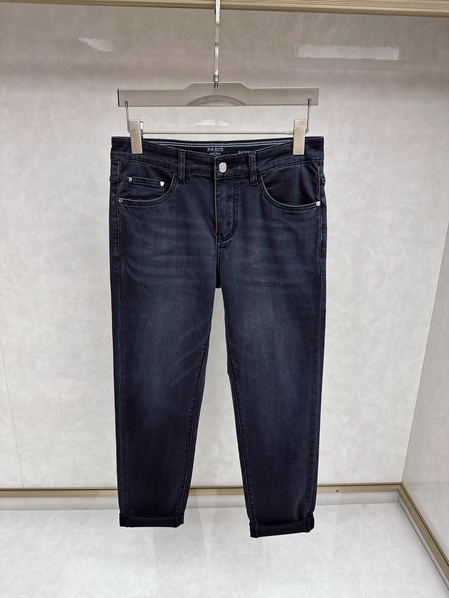 普拉达 2026春夏🔥🔥新款现货上市，原单爆款牛仔裤👖超级定制款，原版五金，超级重工工艺，版型超赞👍细节