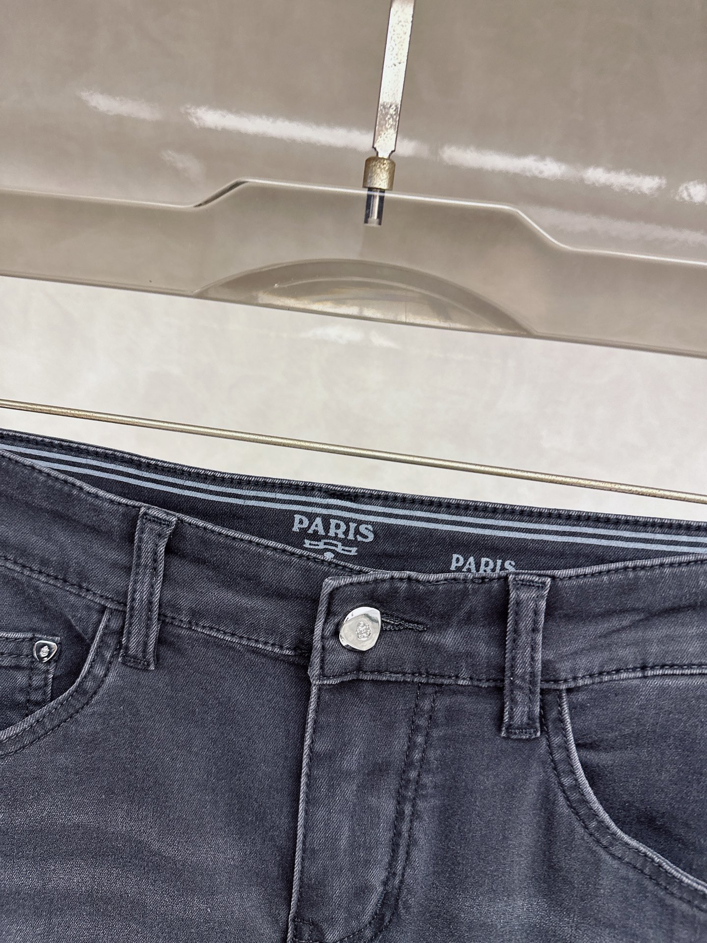 普拉达 2026春夏🔥🔥新款现货上市，原单爆款牛仔裤👖超级定制款，原版五金，超级重工工艺，版型超赞👍细节