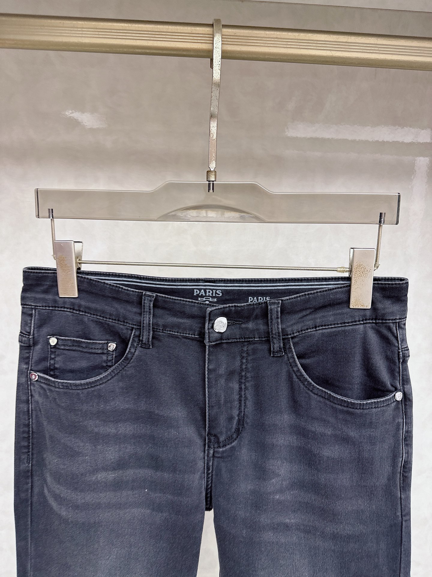 普拉达 2026春夏🔥🔥新款现货上市，原单爆款牛仔裤👖超级定制款，原版五金，超级重工工艺，版型超赞👍细节