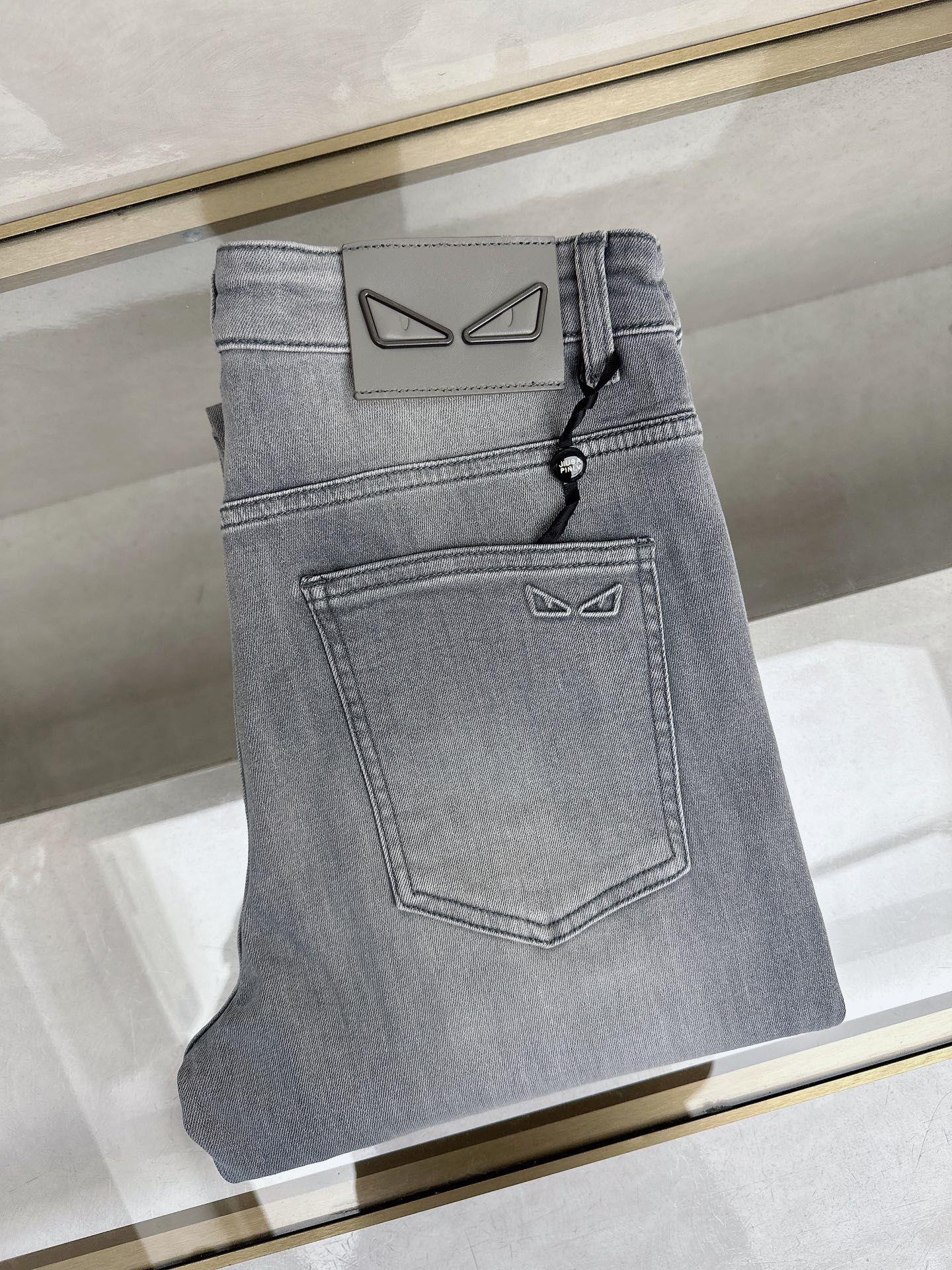 芬迪 2026春夏🔥🔥新款现货上市，原单爆款牛仔裤👖超级定制款，原版五金，超级重工工艺，版型超赞👍细节做