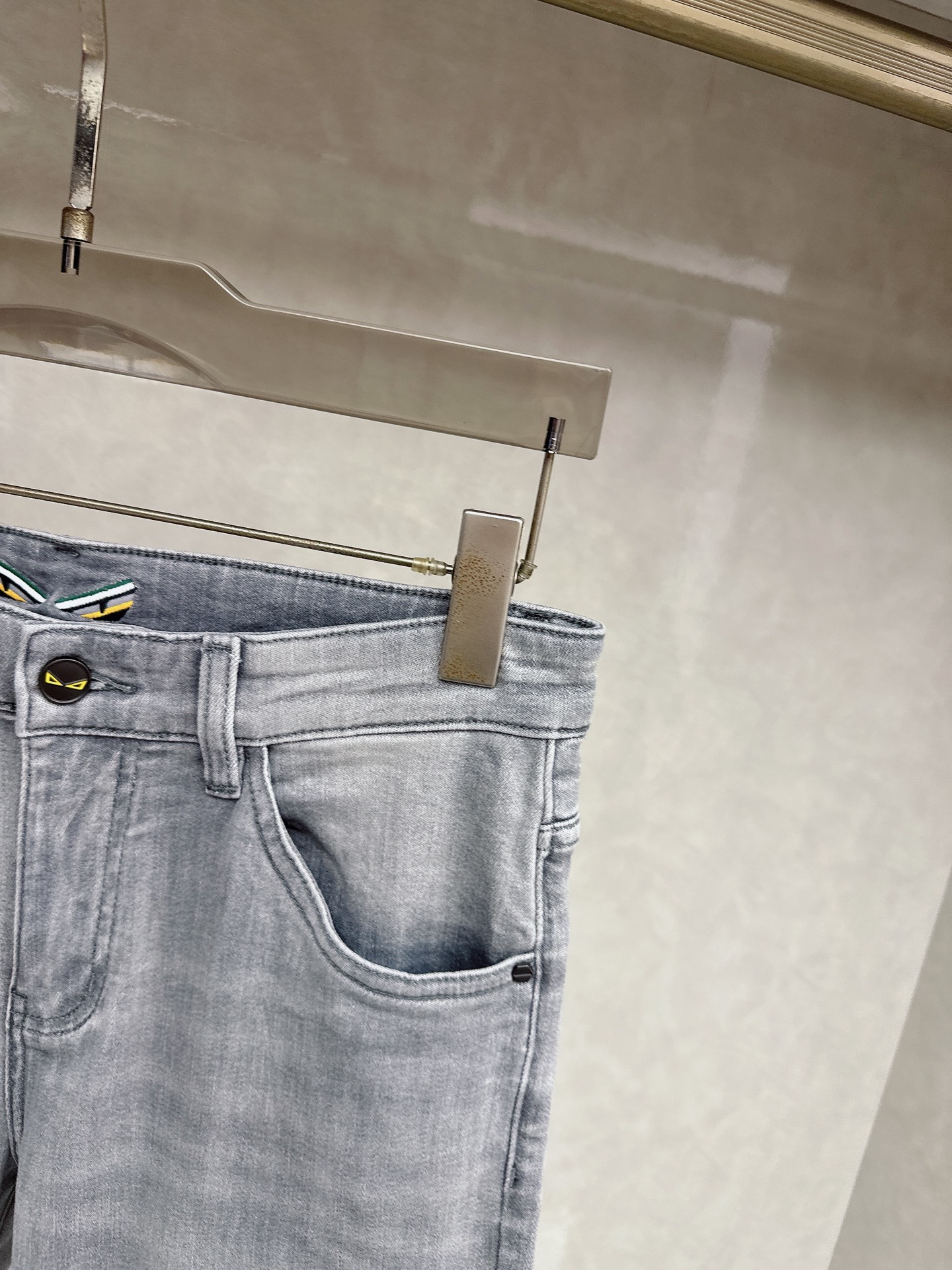 芬迪 2026春夏🔥🔥新款现货上市，原单爆款牛仔裤👖超级定制款，原版五金，超级重工工艺，版型超赞👍细节做