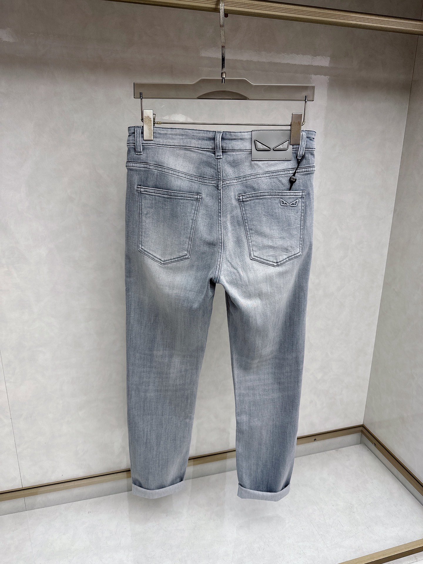 芬迪 2026春夏🔥🔥新款现货上市，原单爆款牛仔裤👖超级定制款，原版五金，超级重工工艺，版型超赞👍细节做