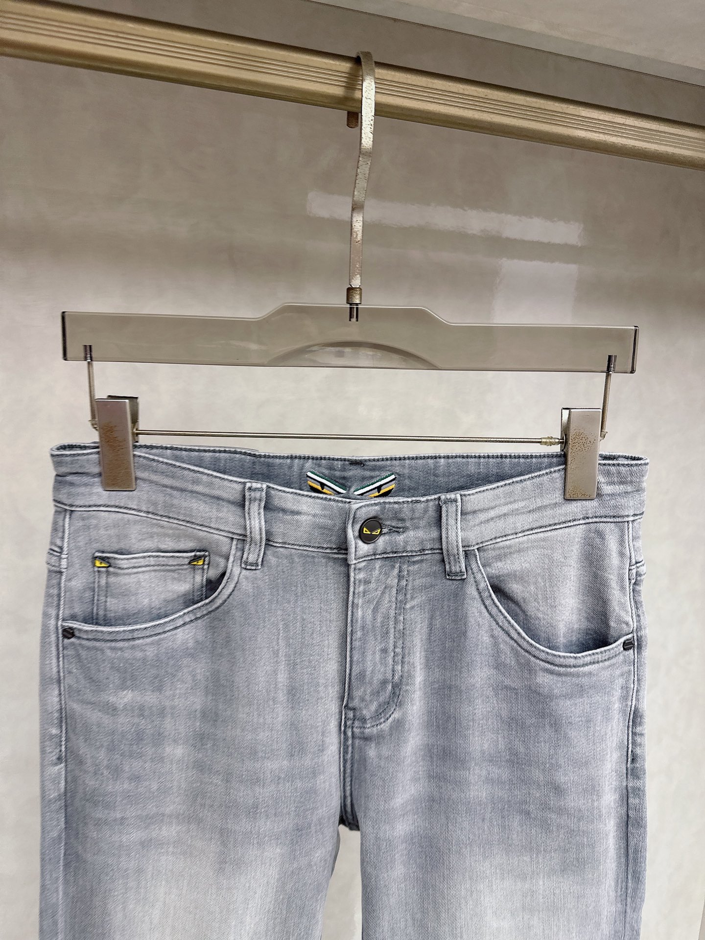 芬迪 2026春夏🔥🔥新款现货上市，原单爆款牛仔裤👖超级定制款，原版五金，超级重工工艺，版型超赞👍细节做