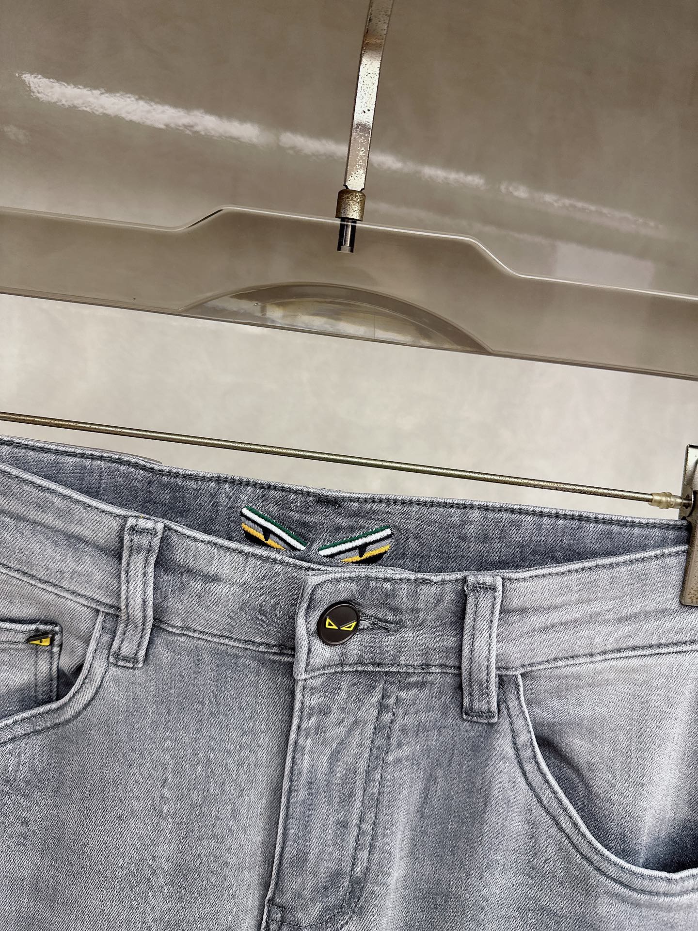 芬迪 2026春夏🔥🔥新款现货上市，原单爆款牛仔裤👖超级定制款，原版五金，超级重工工艺，版型超赞👍细节做