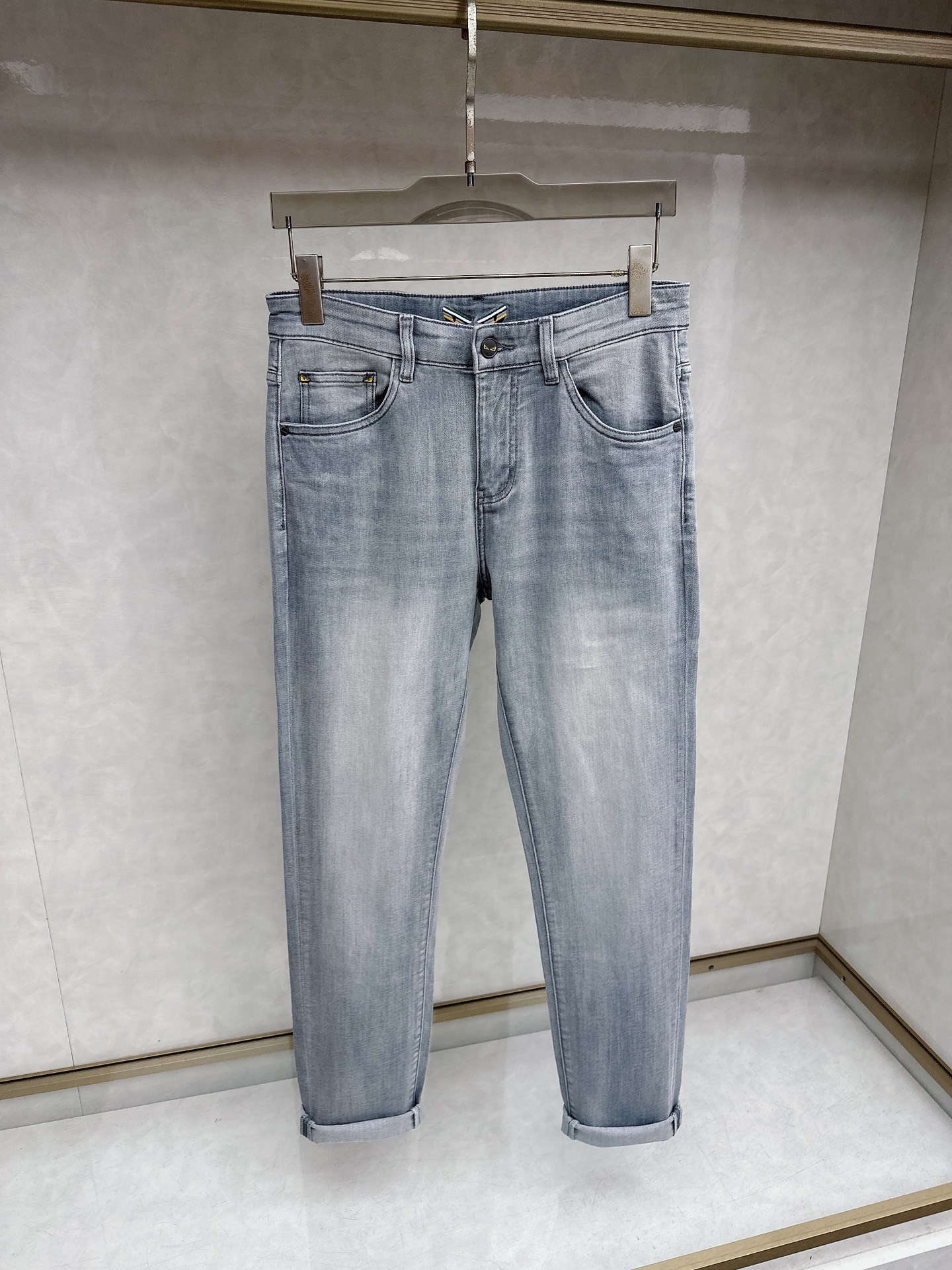 芬迪 2026春夏🔥🔥新款现货上市，原单爆款牛仔裤👖超级定制款，原版五金，超级重工工艺，版型超赞👍细节做