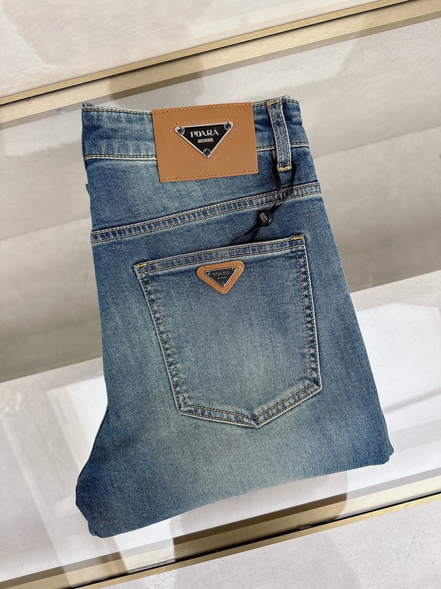 普拉达 2026春夏🔥🔥新款现货上市，原单爆款牛仔裤👖超级定制款，原版五金，超级重工工艺，版型超赞👍细节