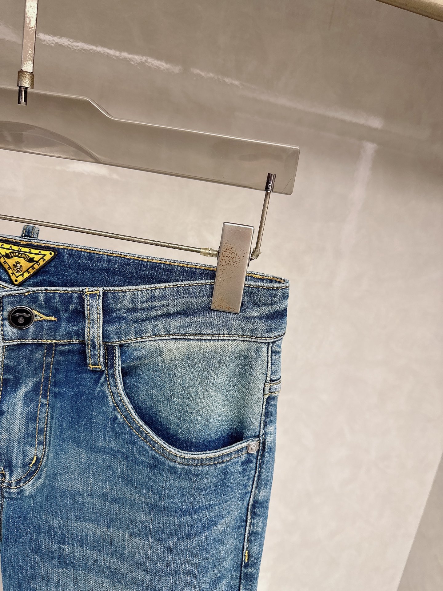 普拉达 2026春夏🔥🔥新款现货上市，原单爆款牛仔裤👖超级定制款，原版五金，超级重工工艺，版型超赞👍细节