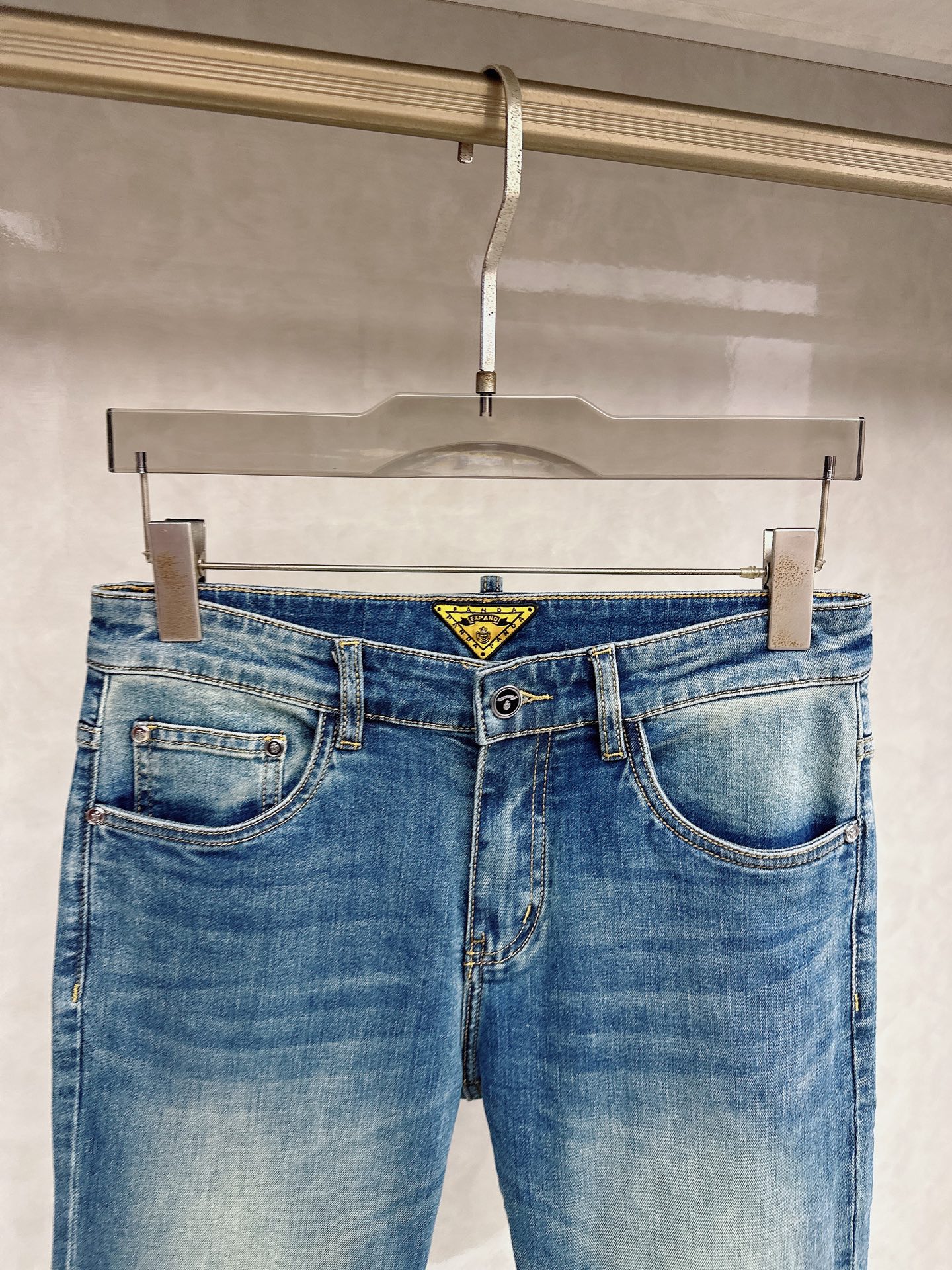 普拉达 2026春夏🔥🔥新款现货上市，原单爆款牛仔裤👖超级定制款，原版五金，超级重工工艺，版型超赞👍细节