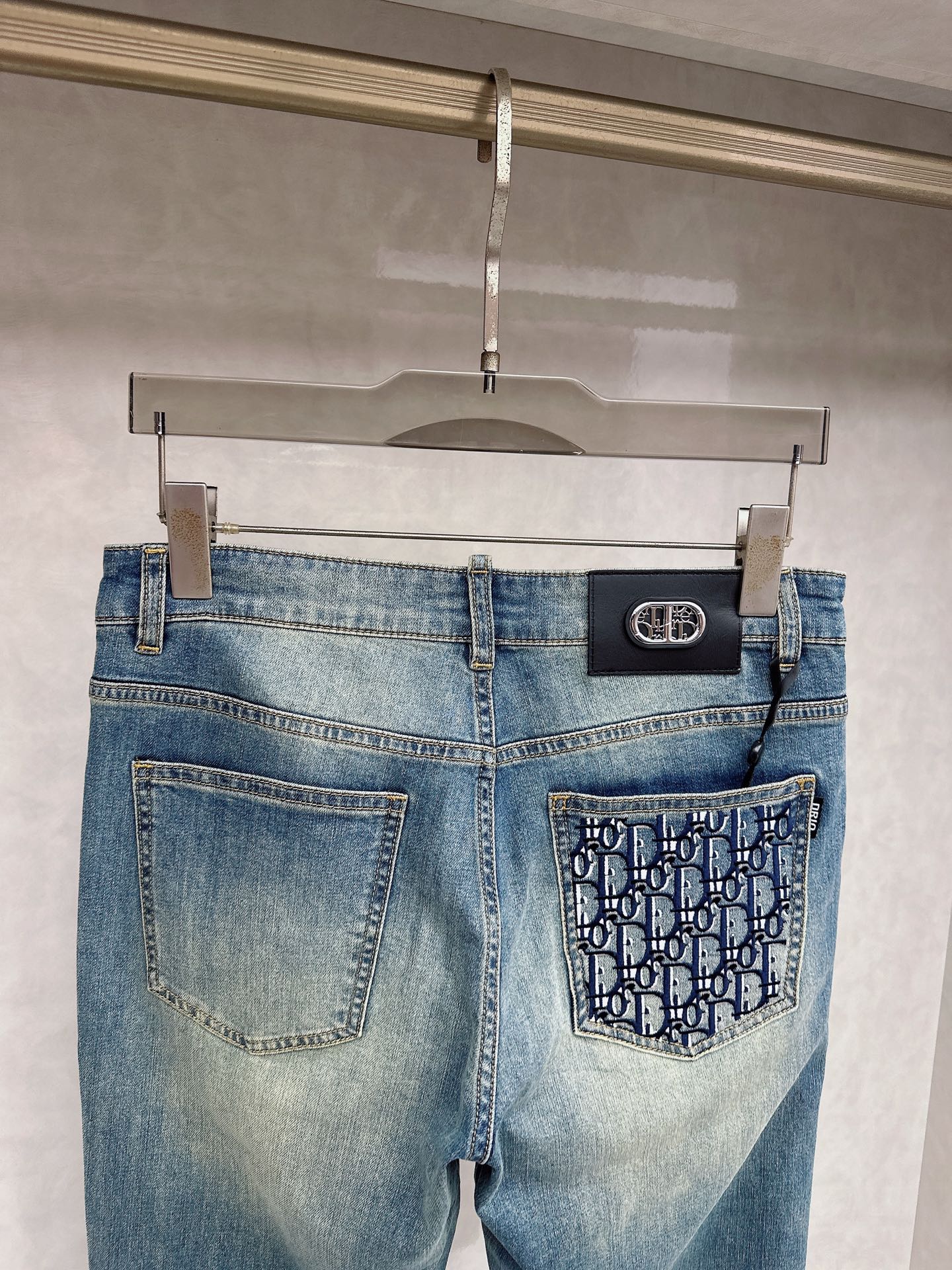 迪奥 2026春夏🔥🔥新款现货上市，原单爆款牛仔裤👖超级定制款，原版五金，超级重工工艺，版型超赞👍细节做