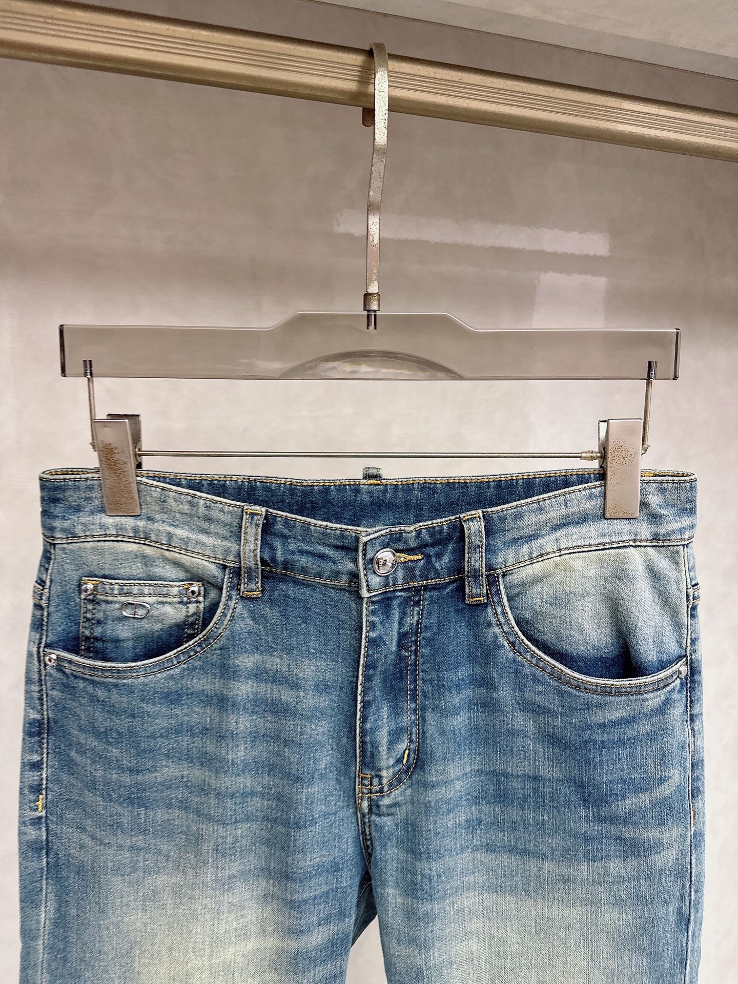 迪奥 2026春夏🔥🔥新款现货上市，原单爆款牛仔裤👖超级定制款，原版五金，超级重工工艺，版型超赞👍细节做