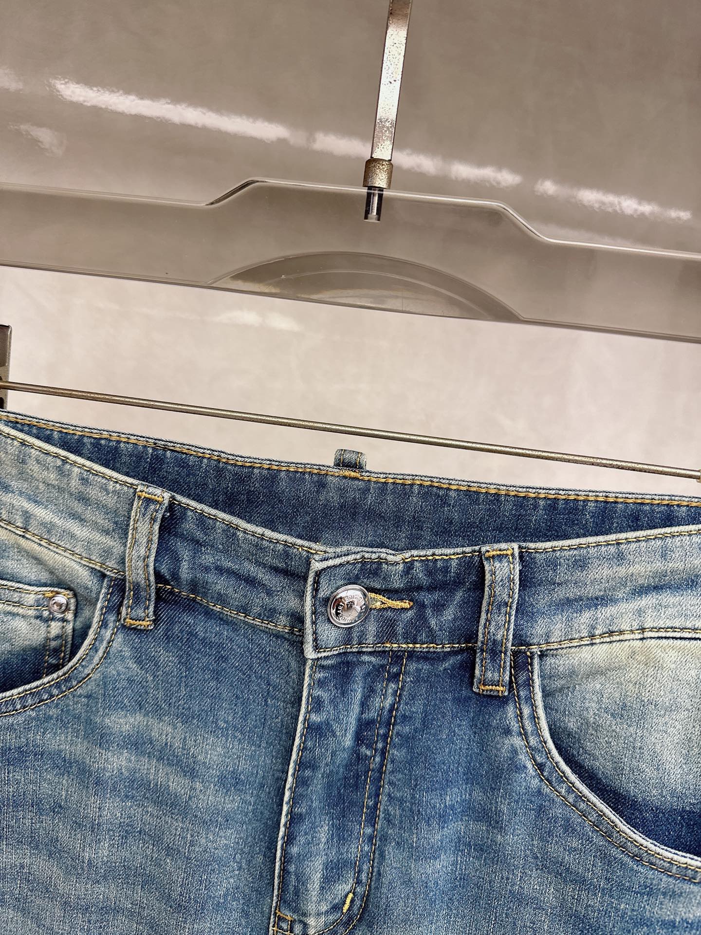 迪奥 2026春夏🔥🔥新款现货上市，原单爆款牛仔裤👖超级定制款，原版五金，超级重工工艺，版型超赞👍细节做