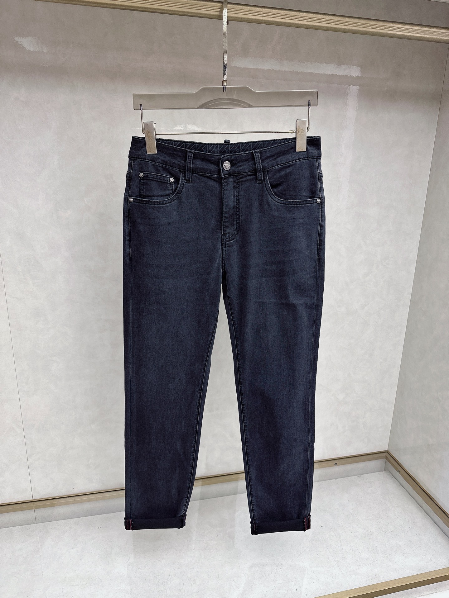 普拉达 2026春夏🔥🔥新款现货上市，原单爆款牛仔裤👖超级定制款，原版五金，超级重工工艺，版型超赞👍细节