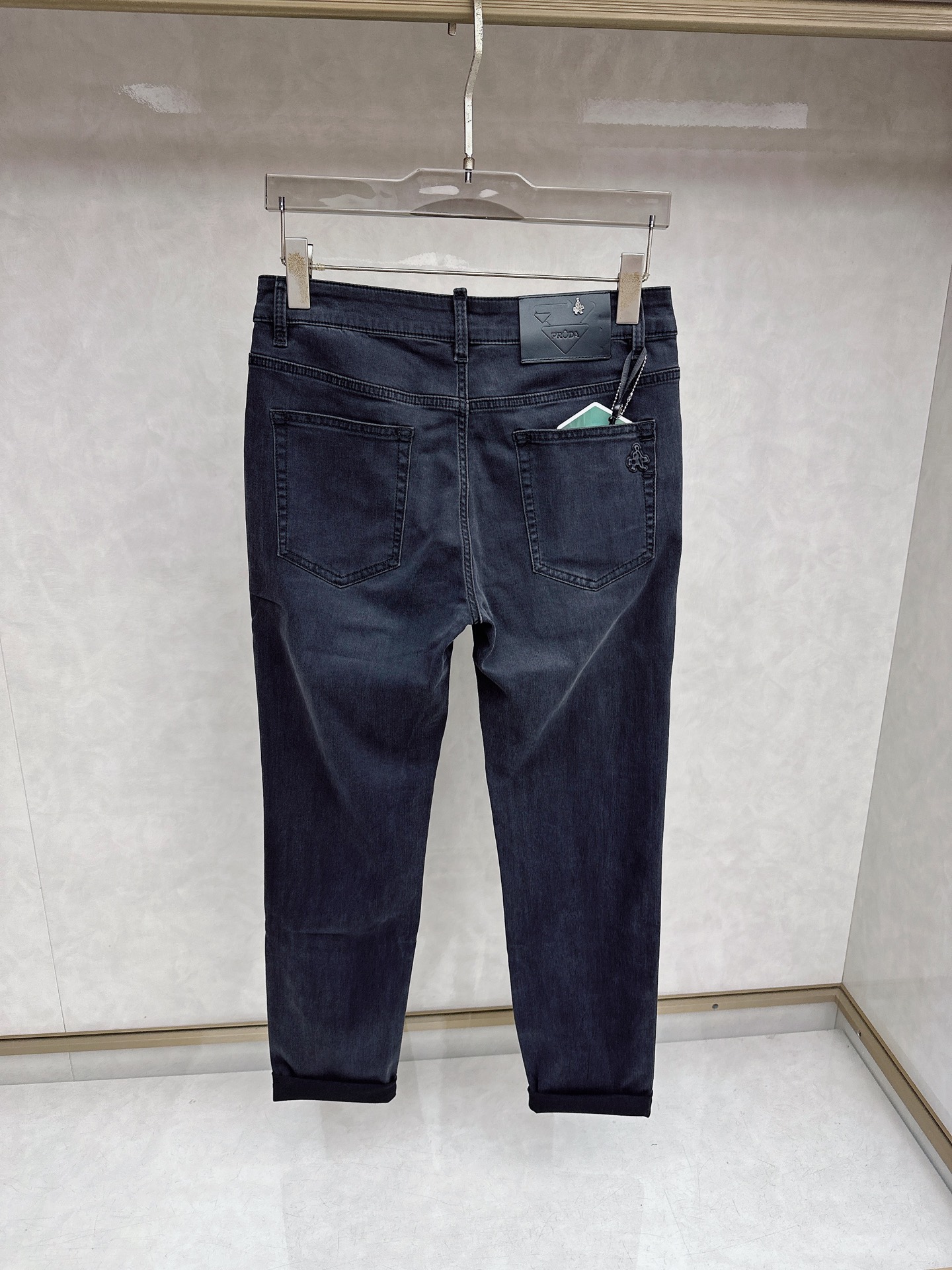 普拉达 2026春夏🔥🔥新款现货上市，原单爆款牛仔裤👖超级定制款，原版五金，超级重工工艺，版型超赞👍细节