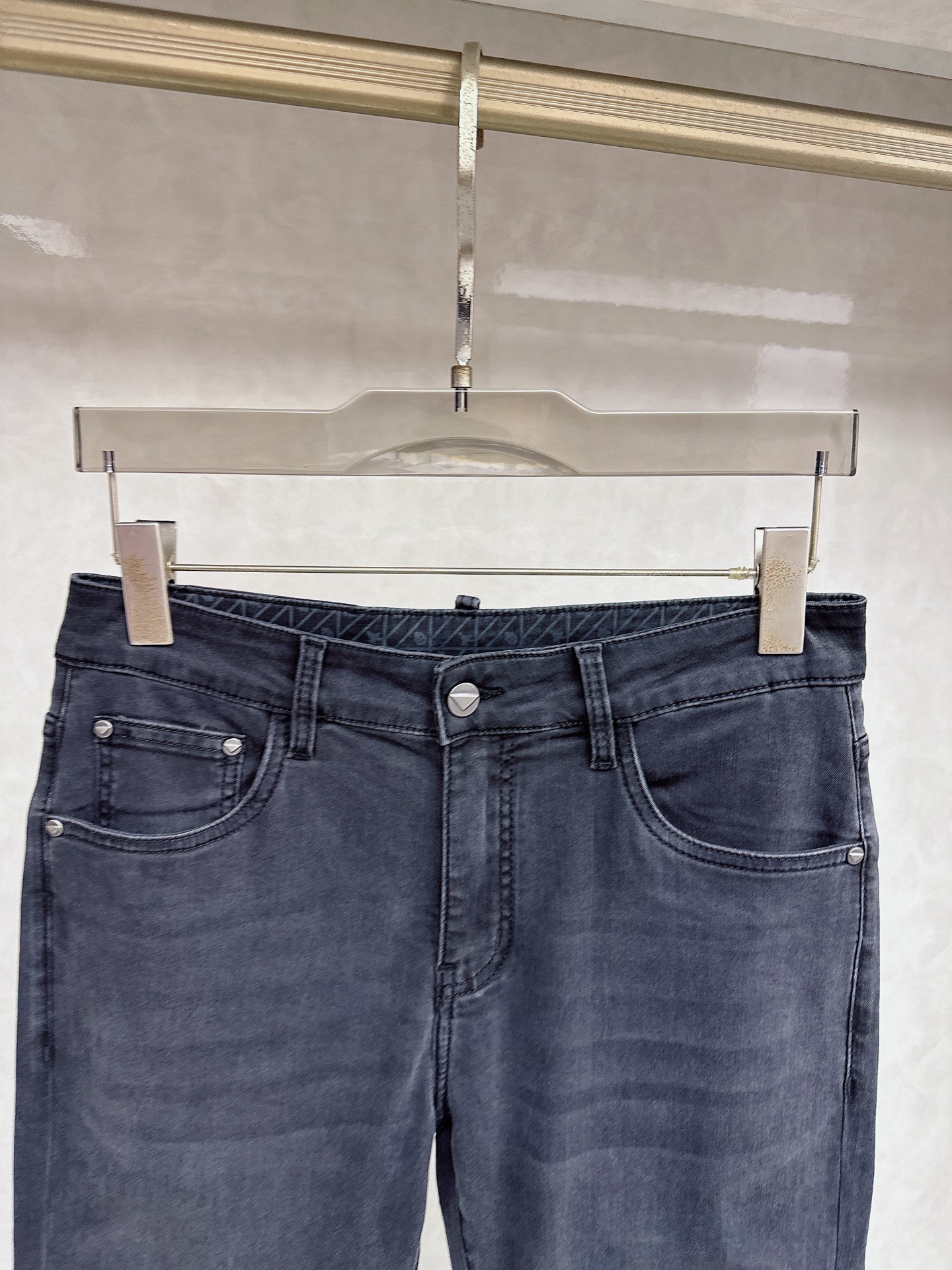 普拉达 2026春夏🔥🔥新款现货上市，原单爆款牛仔裤👖超级定制款，原版五金，超级重工工艺，版型超赞👍细节