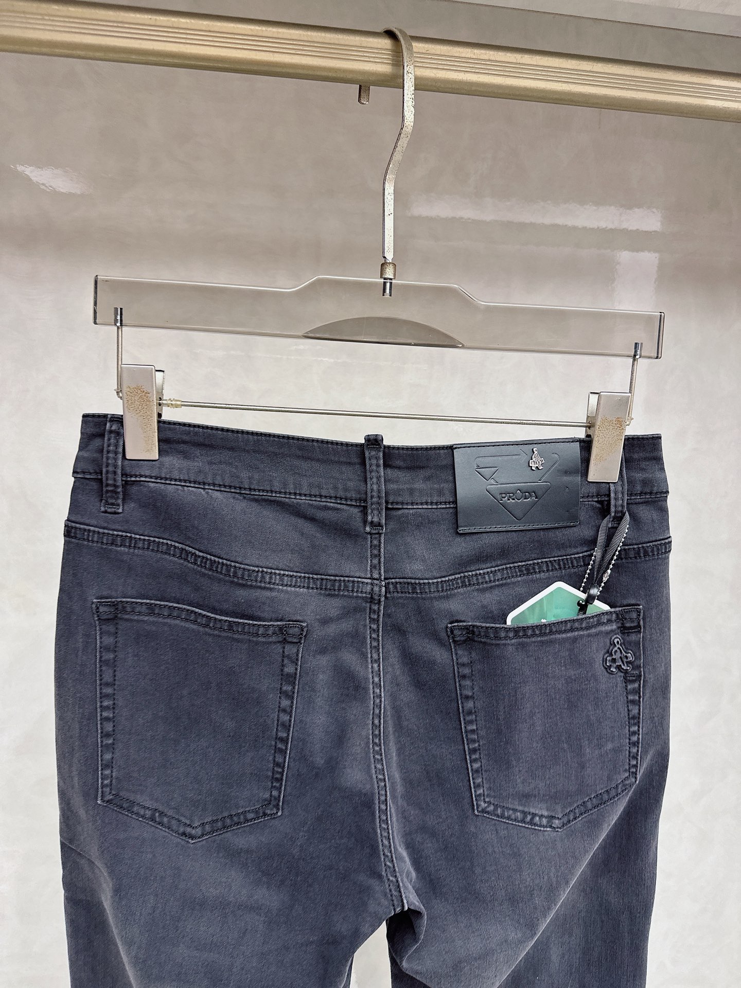 普拉达 2026春夏🔥🔥新款现货上市，原单爆款牛仔裤👖超级定制款，原版五金，超级重工工艺，版型超赞👍细节