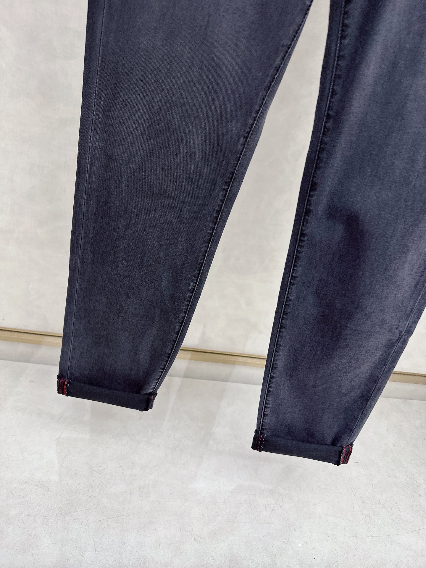 普拉达 2026春夏🔥🔥新款现货上市，原单爆款牛仔裤👖超级定制款，原版五金，超级重工工艺，版型超赞👍细节