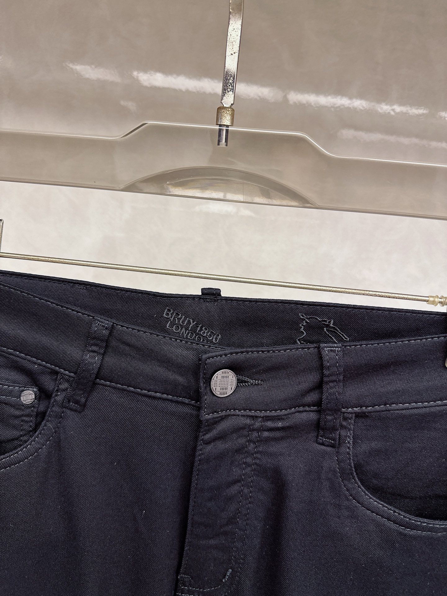 巴宝莉 2026春夏🔥🔥新款现货上市，原单爆款牛仔裤👖超级定制款，原版五金，超级重工工艺，版型超赞👍细节