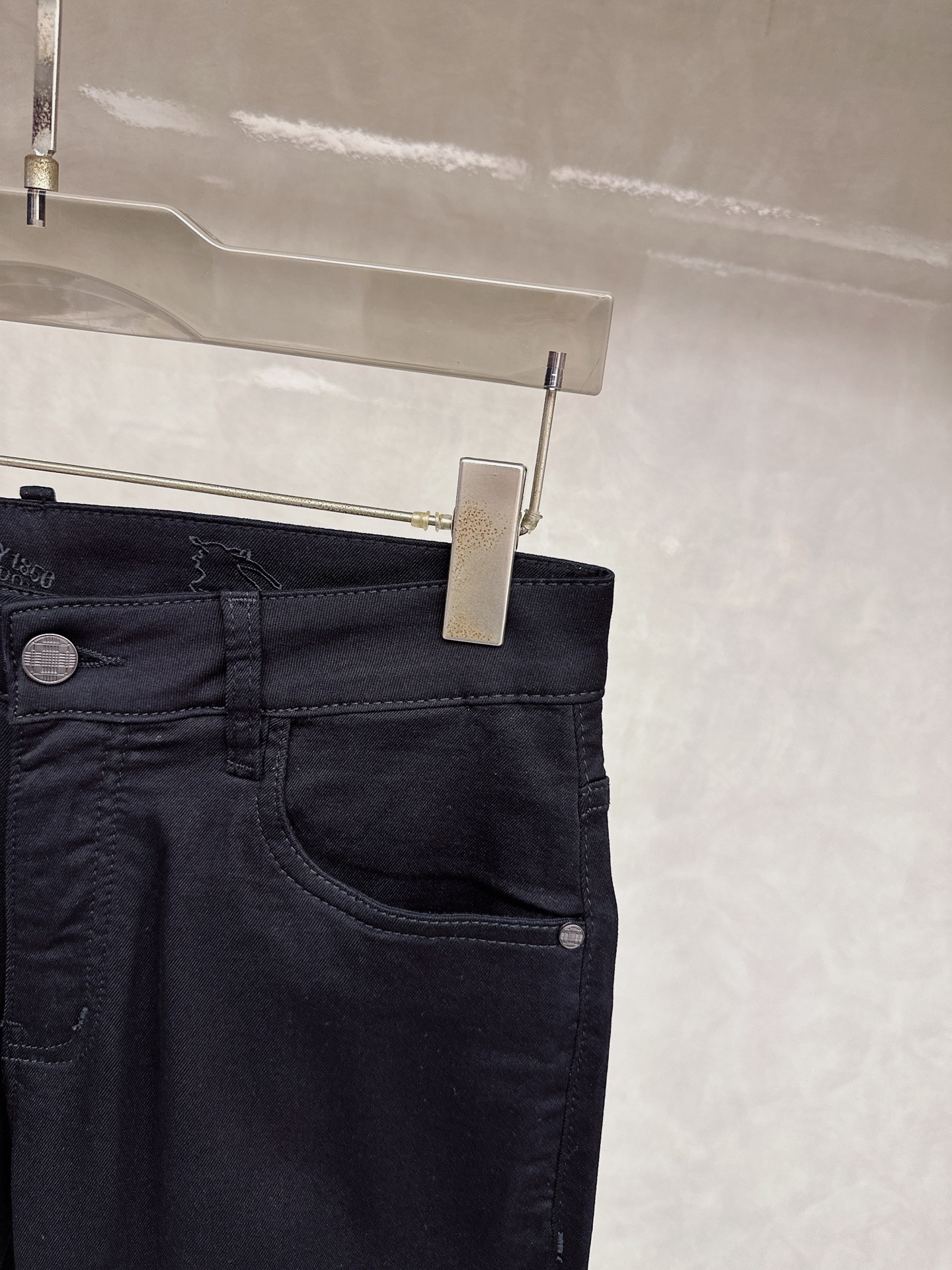 巴宝莉 2026春夏🔥🔥新款现货上市，原单爆款牛仔裤👖超级定制款，原版五金，超级重工工艺，版型超赞👍细节