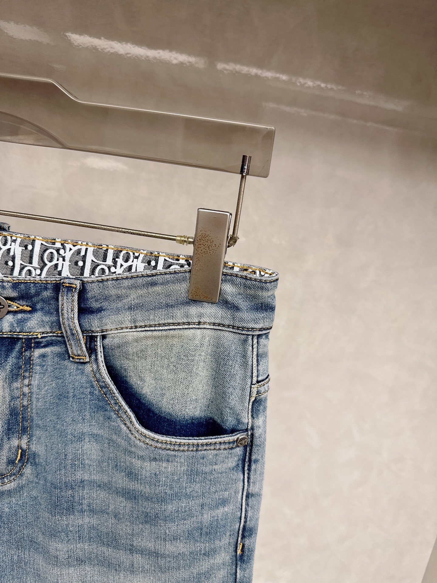 迪奥 2026春夏🔥🔥新款现货上市，原单爆款牛仔裤👖超级定制款，原版五金，超级重工工艺，版型超赞👍细节做