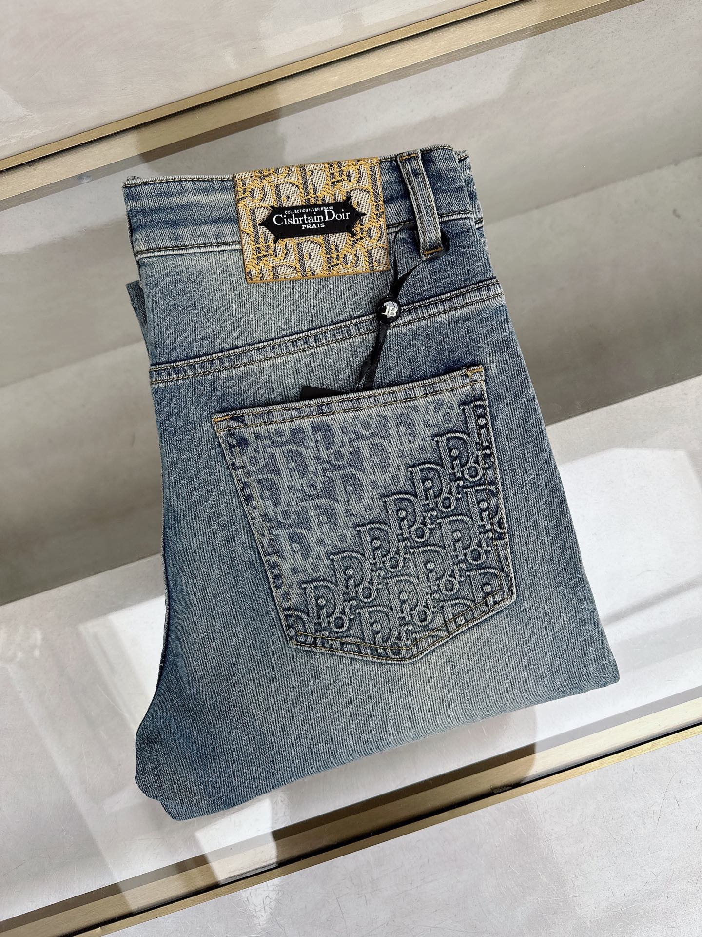 迪奥 2026春夏🔥🔥新款现货上市，原单爆款牛仔裤👖超级定制款，原版五金，超级重工工艺，版型超赞👍细节做