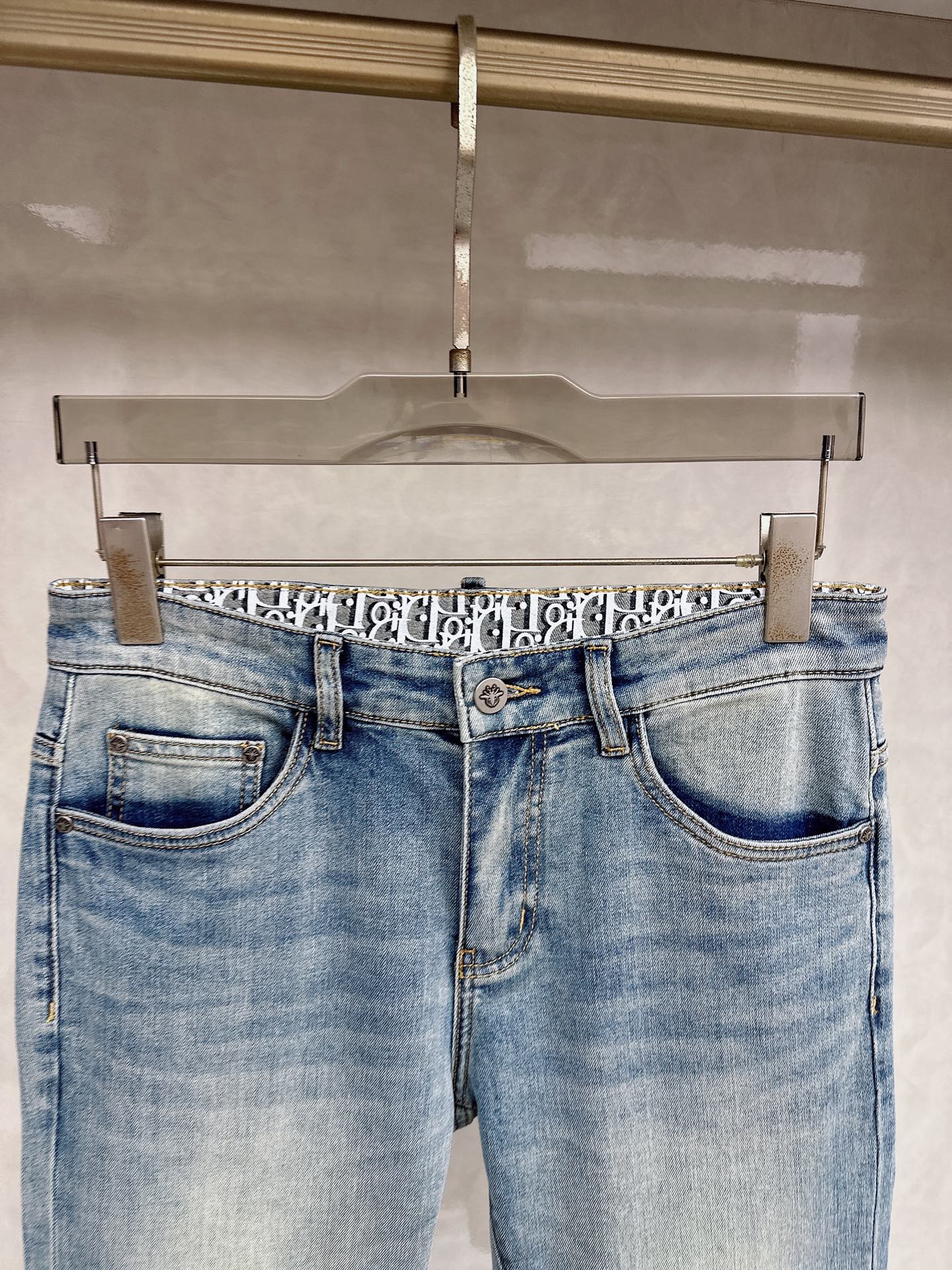 迪奥 2026春夏🔥🔥新款现货上市，原单爆款牛仔裤👖超级定制款，原版五金，超级重工工艺，版型超赞👍细节做