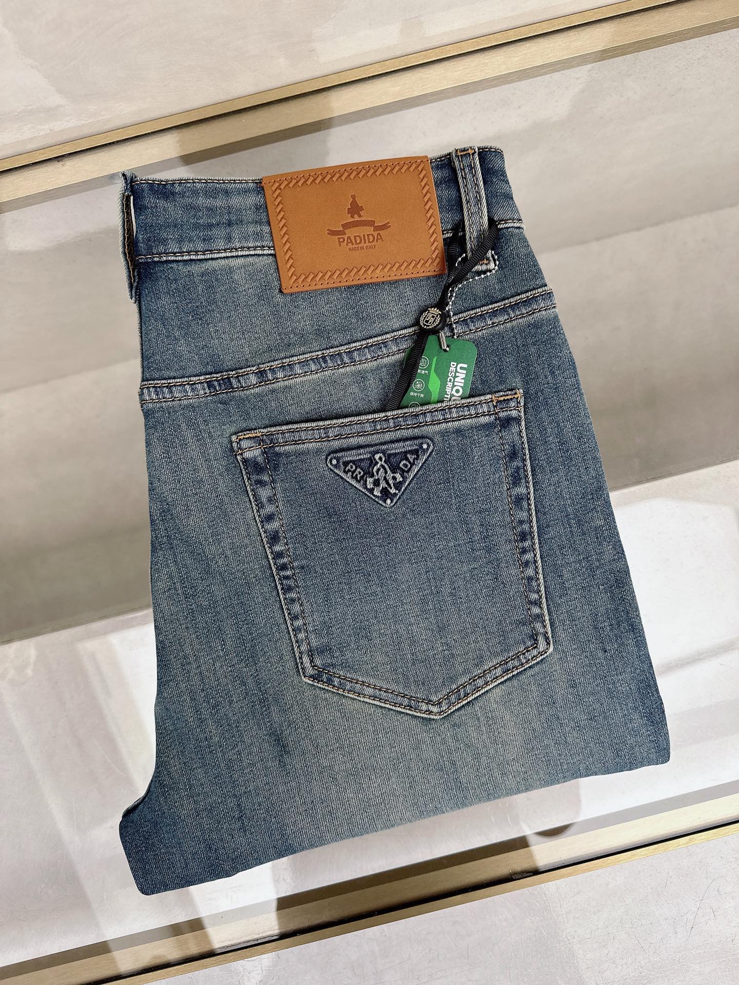 普拉达 2026春夏🔥🔥新款现货上市，原单爆款牛仔裤👖超级定制款，原版五金，超级重工工艺，版型超赞👍细节