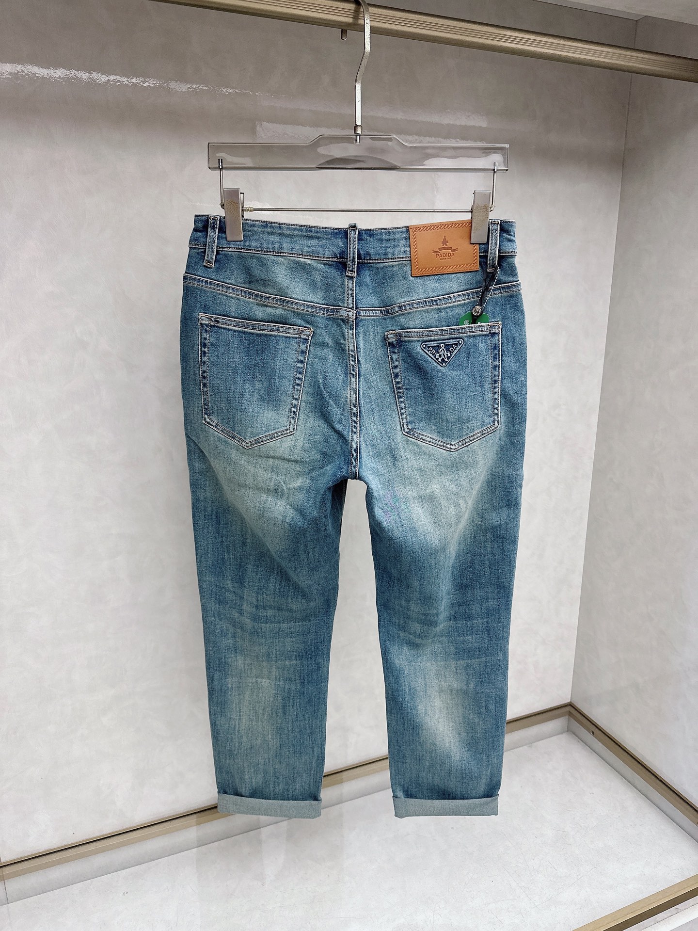 普拉达 2026春夏🔥🔥新款现货上市，原单爆款牛仔裤👖超级定制款，原版五金，超级重工工艺，版型超赞👍细节