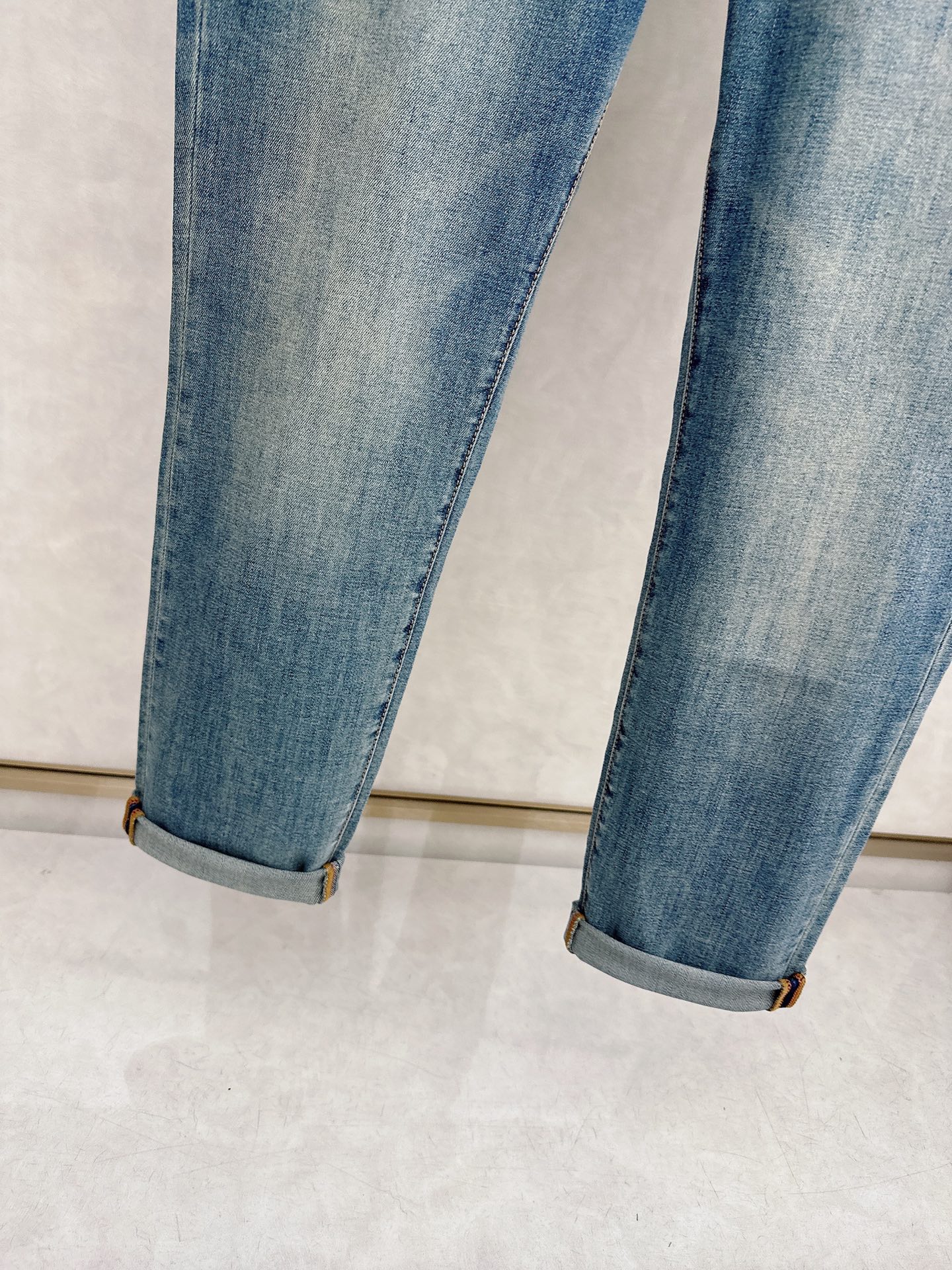 普拉达 2026春夏🔥🔥新款现货上市，原单爆款牛仔裤👖超级定制款，原版五金，超级重工工艺，版型超赞👍细节