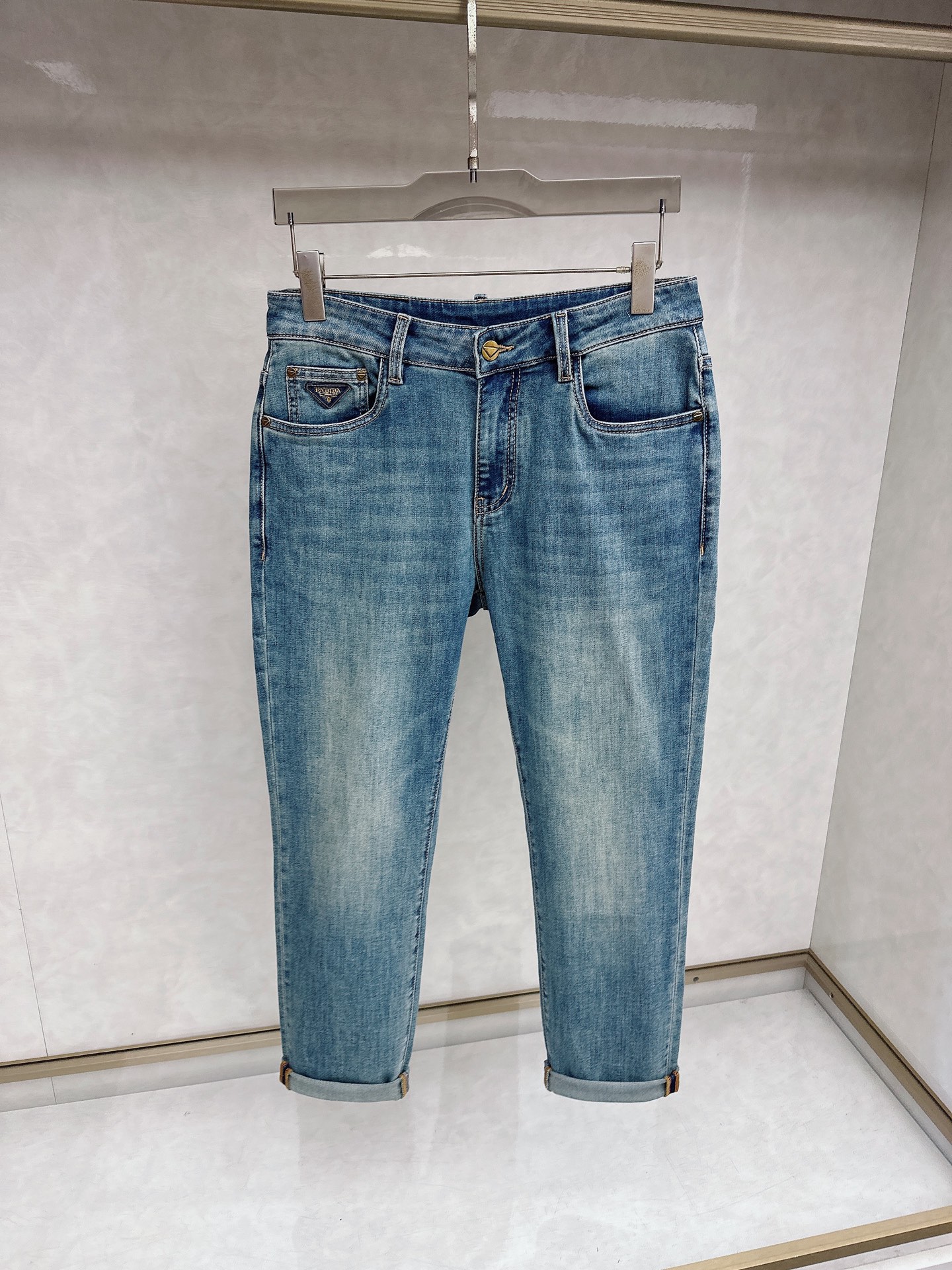 普拉达 2026春夏🔥🔥新款现货上市，原单爆款牛仔裤👖超级定制款，原版五金，超级重工工艺，版型超赞👍细节