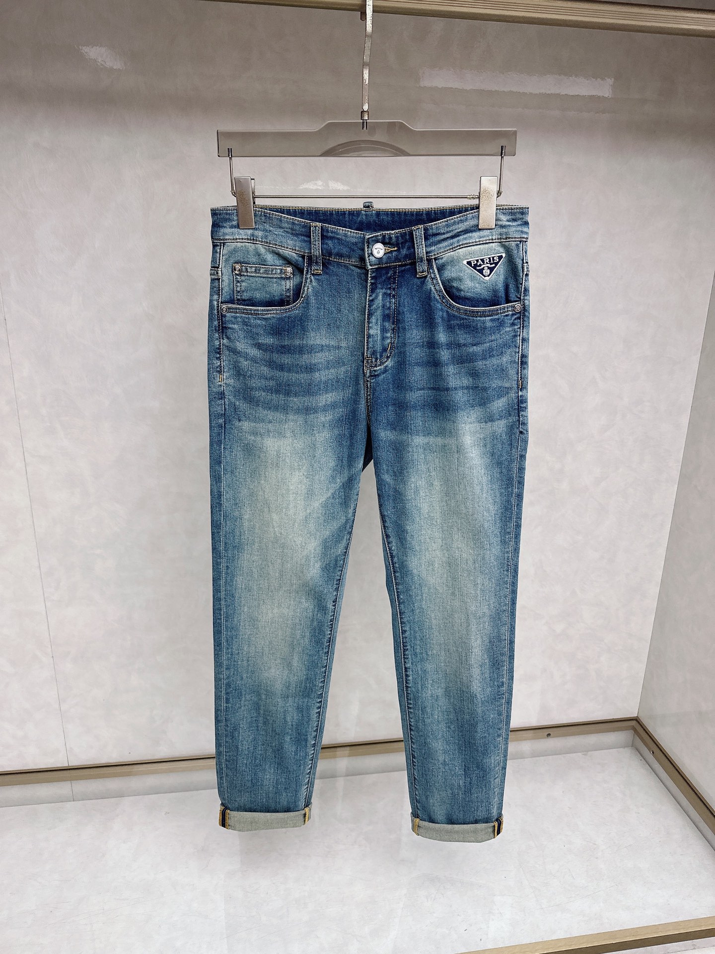 普拉达 2026春夏🔥🔥新款现货上市，原单爆款牛仔裤👖超级定制款，原版五金，超级重工工艺，版型超赞👍细节
