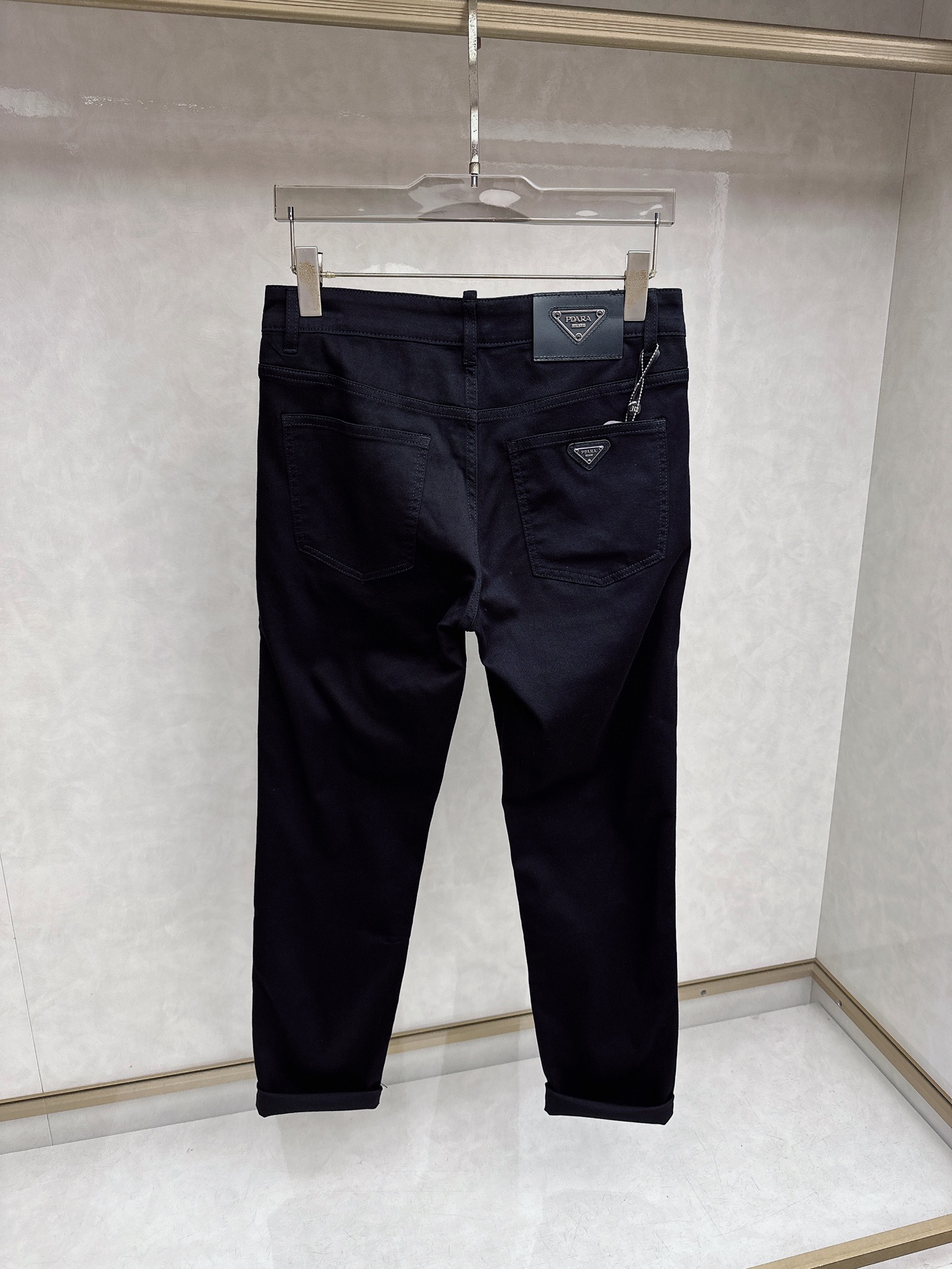 普拉达 2026春夏🔥🔥新款现货上市，原单爆款牛仔裤👖超级定制款，原版五金，超级重工工艺，版型超赞👍细节
