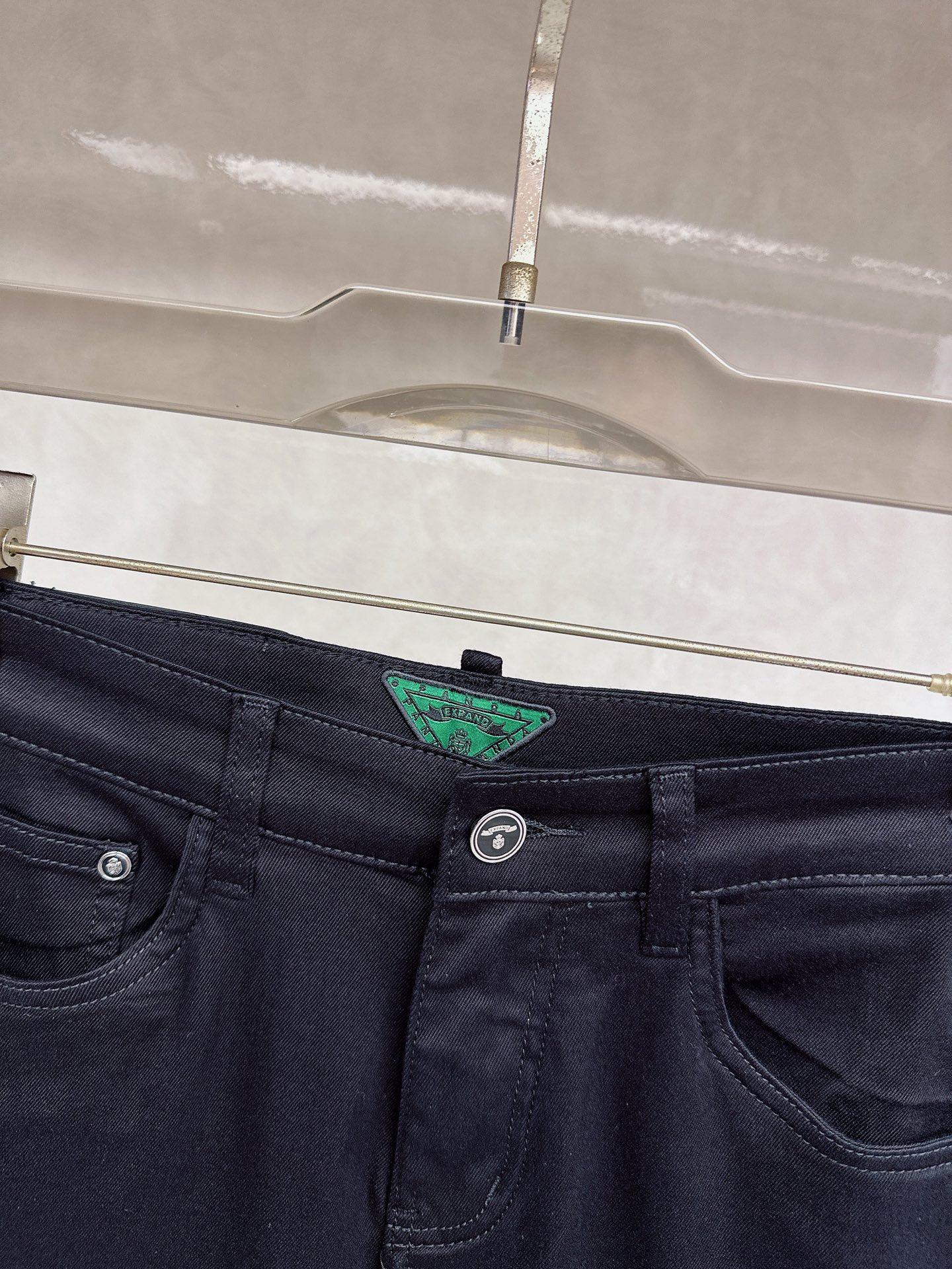 普拉达 2026春夏🔥🔥新款现货上市，原单爆款牛仔裤👖超级定制款，原版五金，超级重工工艺，版型超赞👍细节