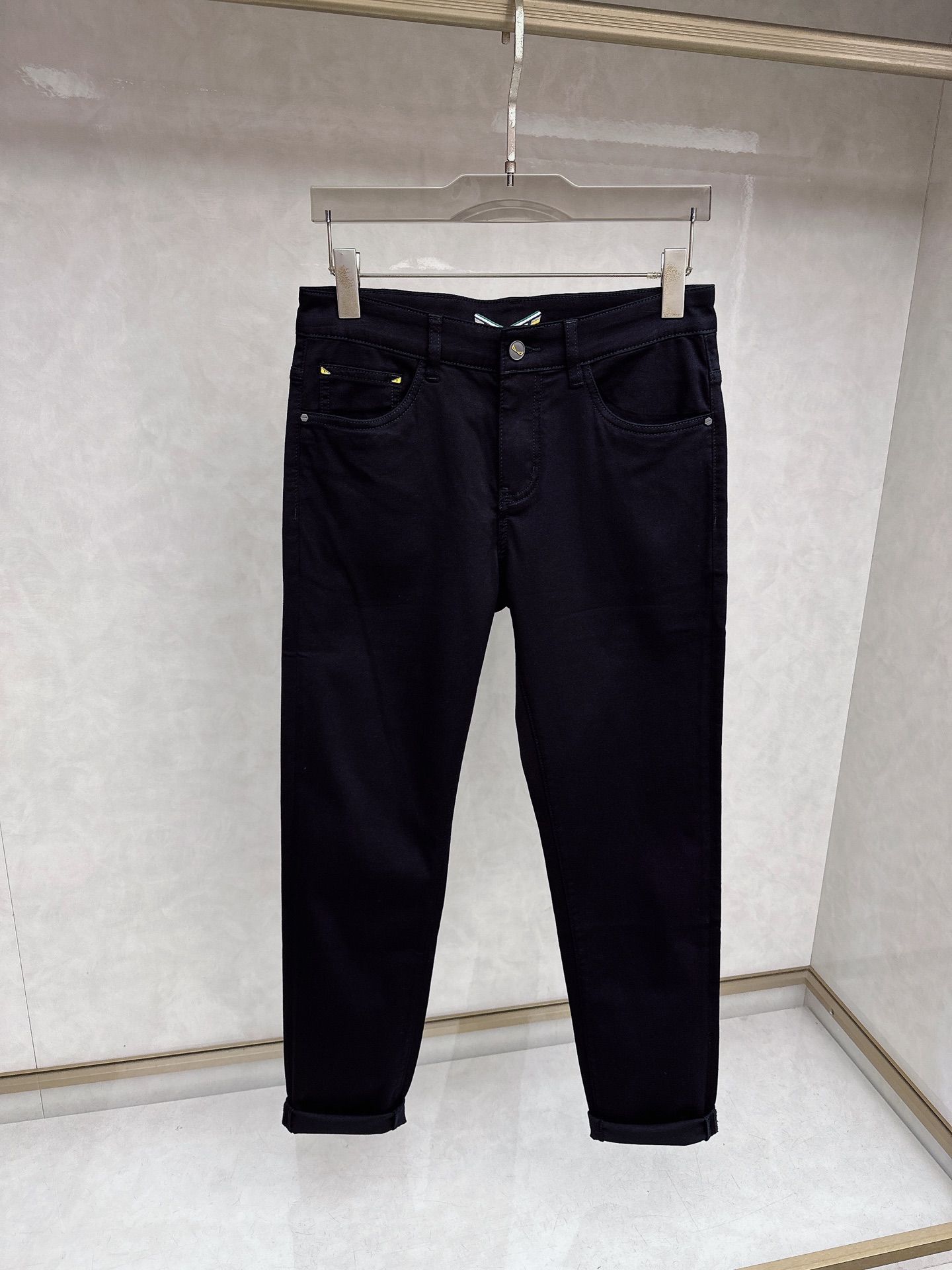 芬迪 2026春夏🔥🔥新款现货上市，原单爆款牛仔裤👖超级定制款，原版五金，超级重工工艺，版型超赞👍细节做