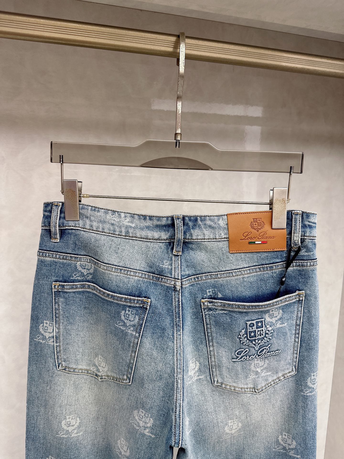 Loro piana 春夏🔥🔥新款现货上市，原单爆款牛仔裤👖超级定制款，原版五金，超级重工工艺，版型超赞