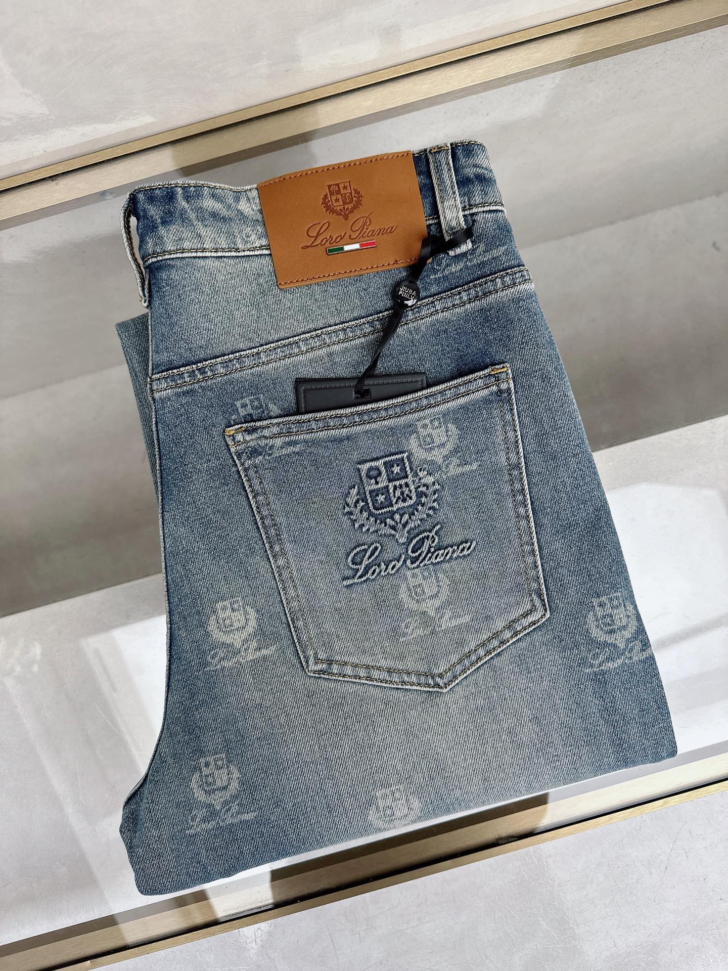 Loro piana 春夏🔥🔥新款现货上市，原单爆款牛仔裤👖超级定制款，原版五金，超级重工工艺，版型超赞
