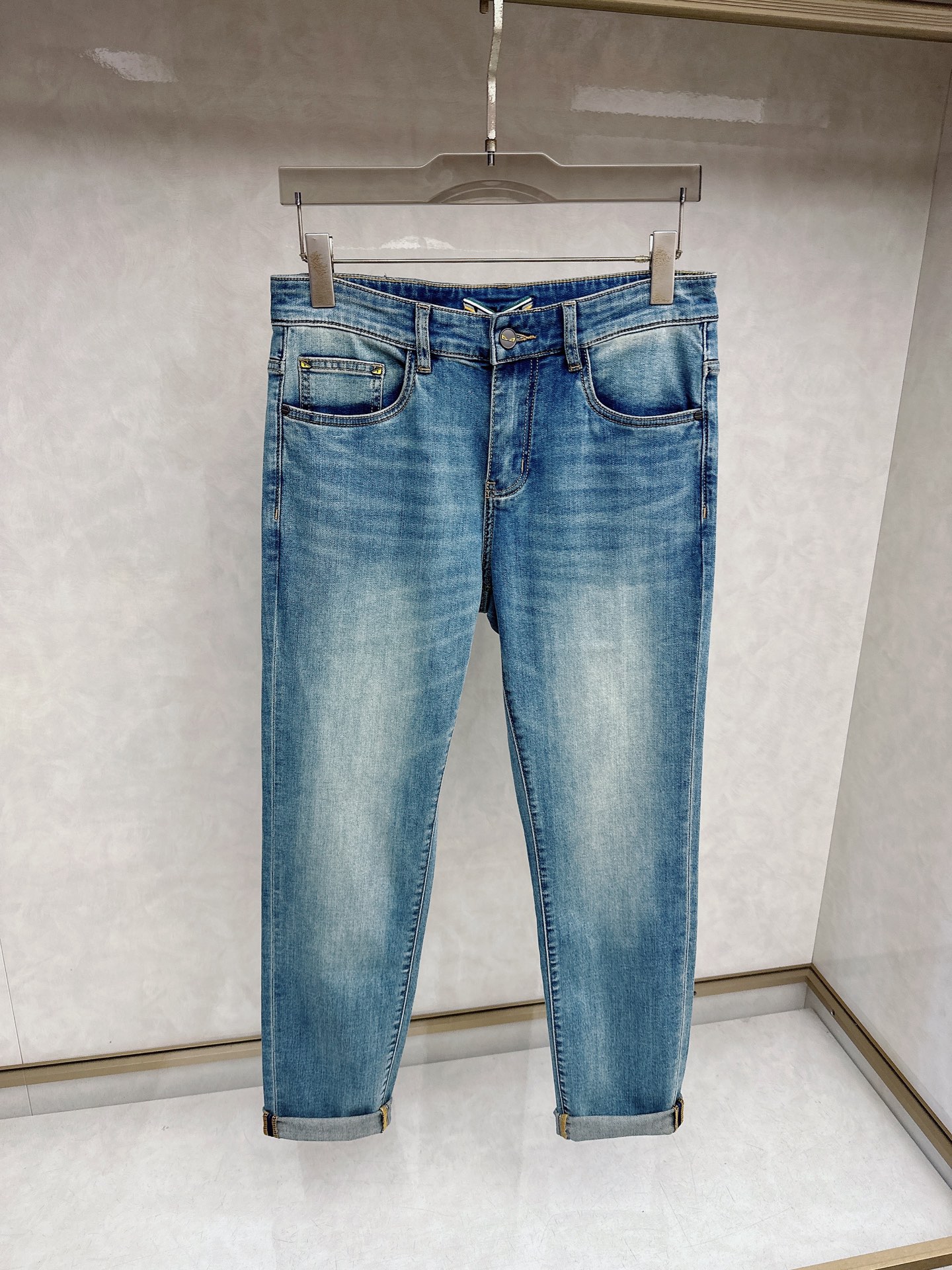 芬迪 2026春夏🔥🔥新款现货上市，原单爆款牛仔裤👖超级定制款，原版五金，超级重工工艺，版型超赞👍细节做