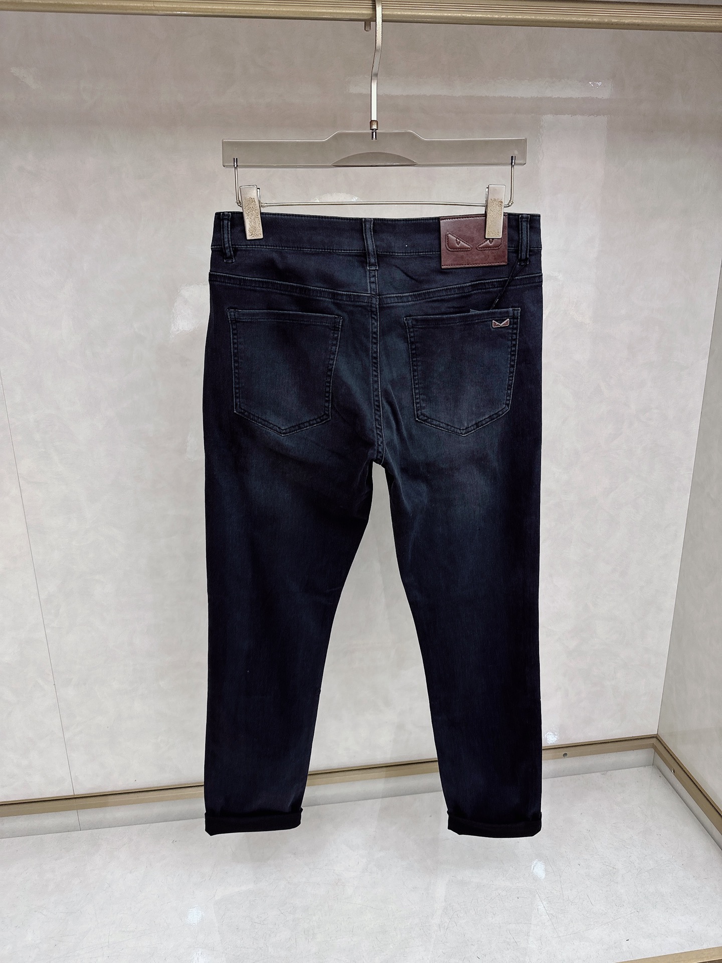 芬迪 2026春夏最新推出男士休闲牛仔裤新品！重工水洗牛仔裤！定制面料和一般牛仔布料比起来，更加柔软舒适