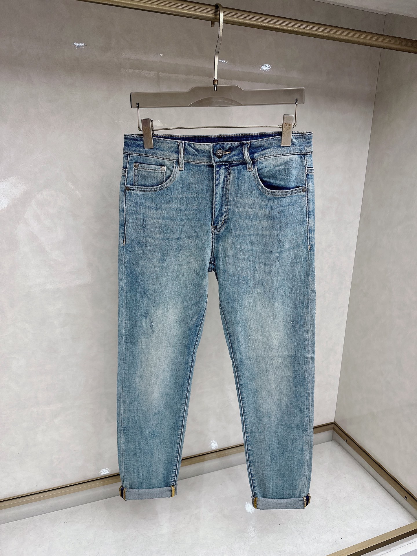 巴宝莉 2026春夏最新推出男士休闲牛仔裤新品！重工水洗牛仔裤！定制面料和一般牛仔布料比起来，更加柔软舒