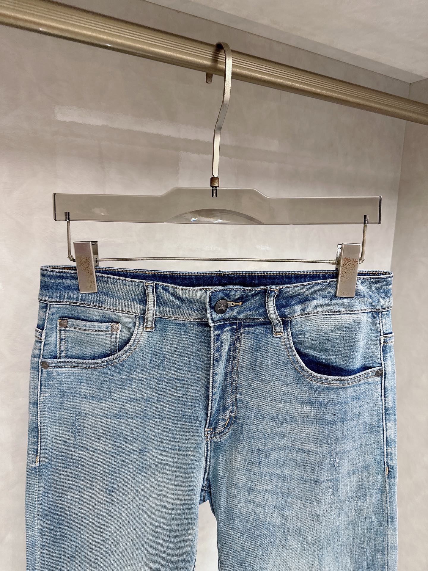 巴宝莉 2026春夏最新推出男士休闲牛仔裤新品！重工水洗牛仔裤！定制面料和一般牛仔布料比起来，更加柔软舒