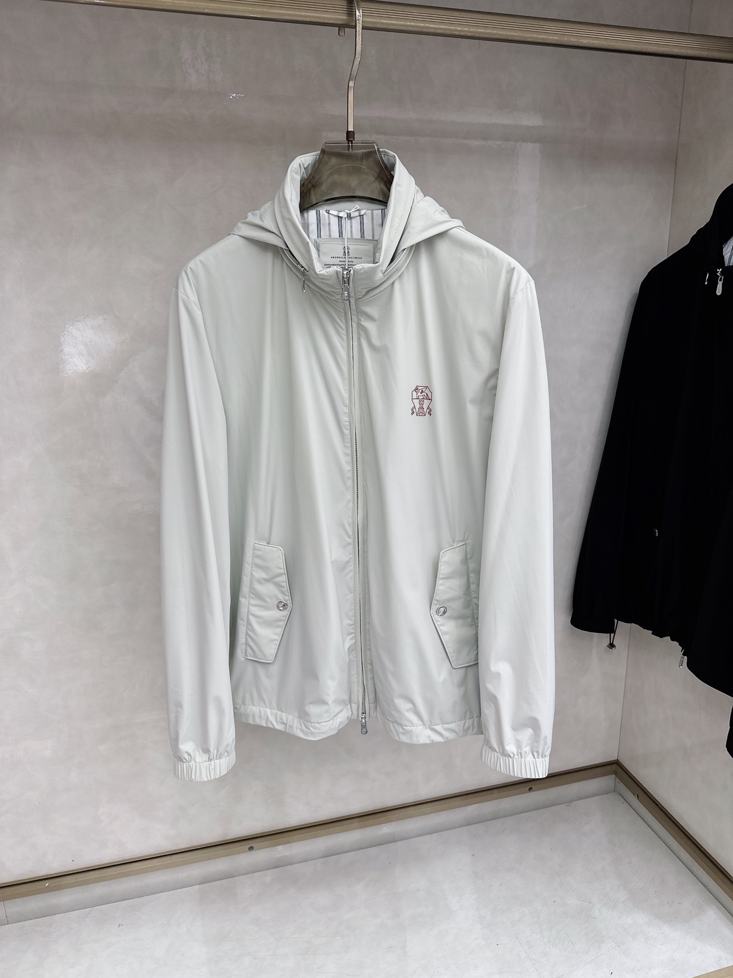 bc& 26 春夏FW最新款连帽外套柜子在售经典款。采用专柜定制面料，软糯亲肤，抗皱抗静电不粘灰，静音，