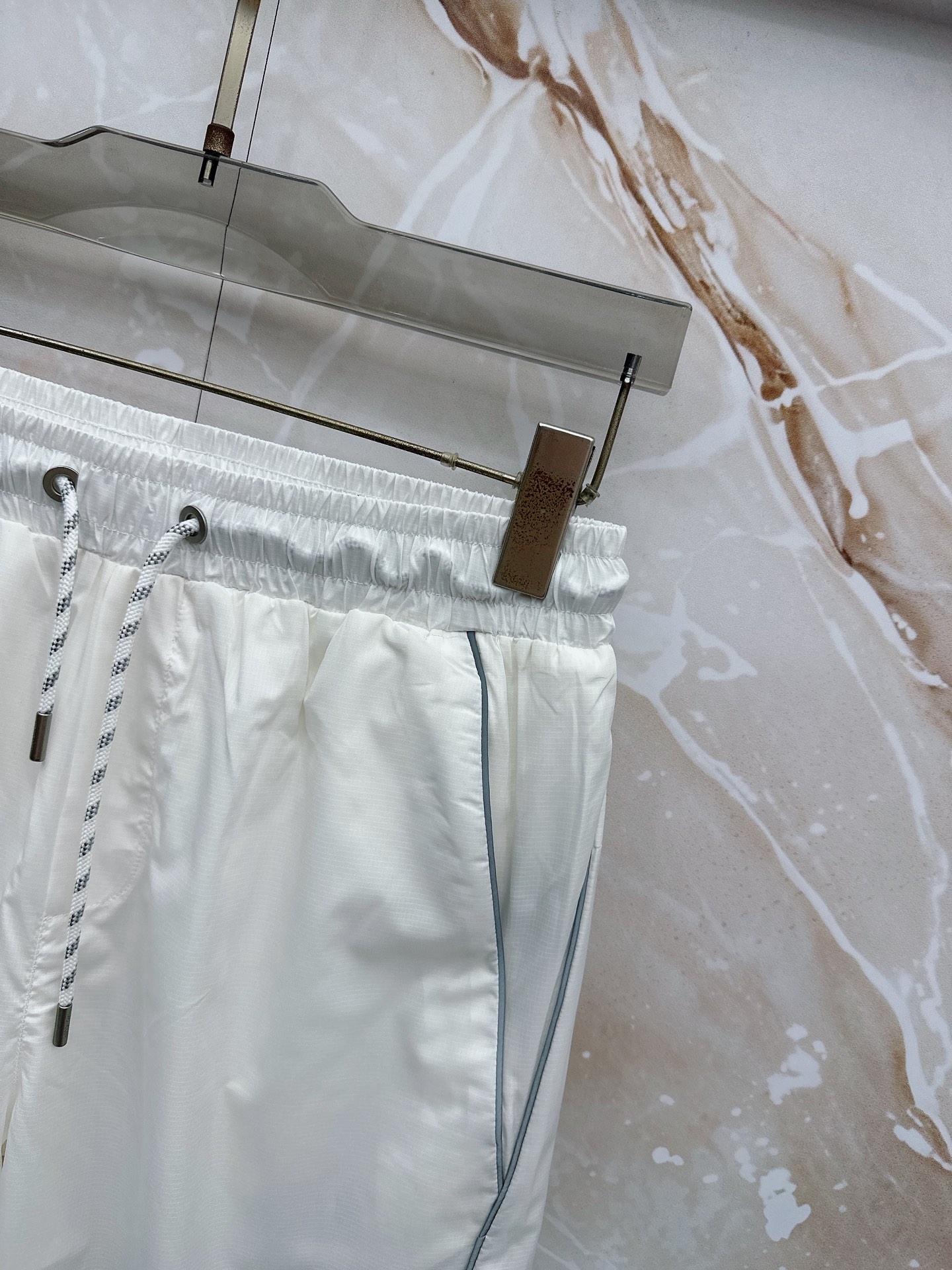 Moncler蒙口 26年夏季新款短裤定制进口速干面料舒适柔软透气性好！裤腿拼接透气孔设计，集休闲时尚为