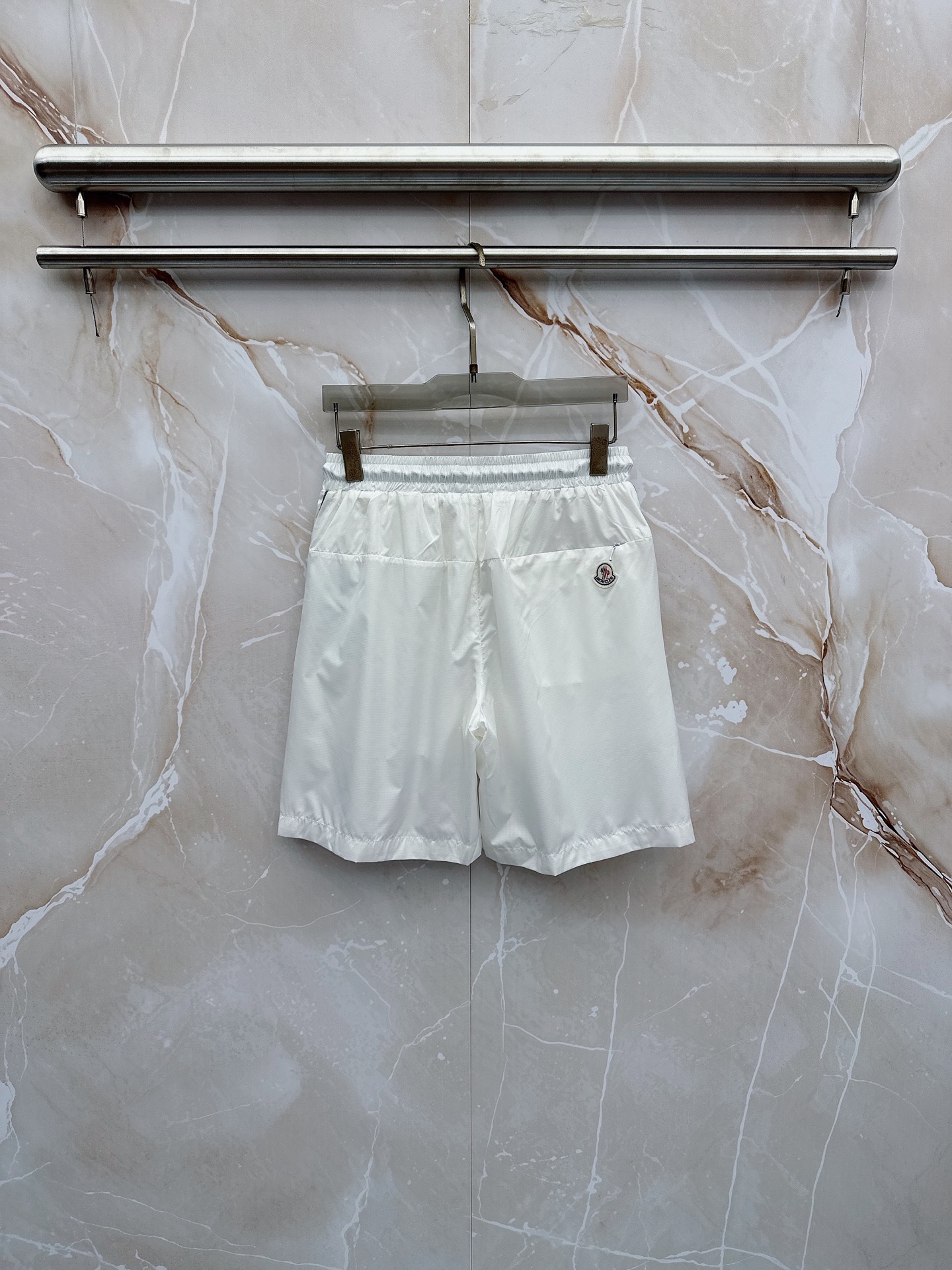 Moncler蒙口 26年夏季新款短裤定制进口速干面料舒适柔软透气性好！裤腿拼接透气孔设计，集休闲时尚为