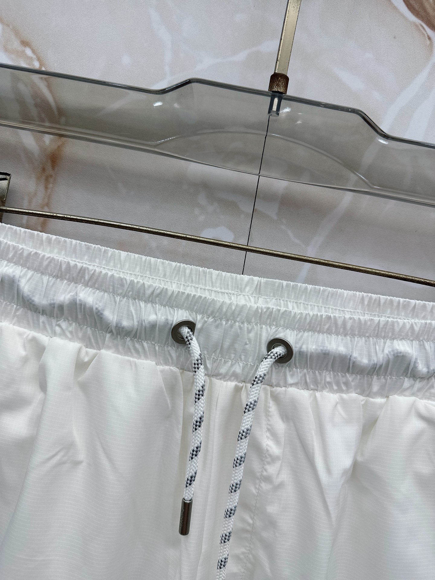 Moncler蒙口 26年夏季新款短裤定制进口速干面料舒适柔软透气性好！裤腿拼接透气孔设计，集休闲时尚为