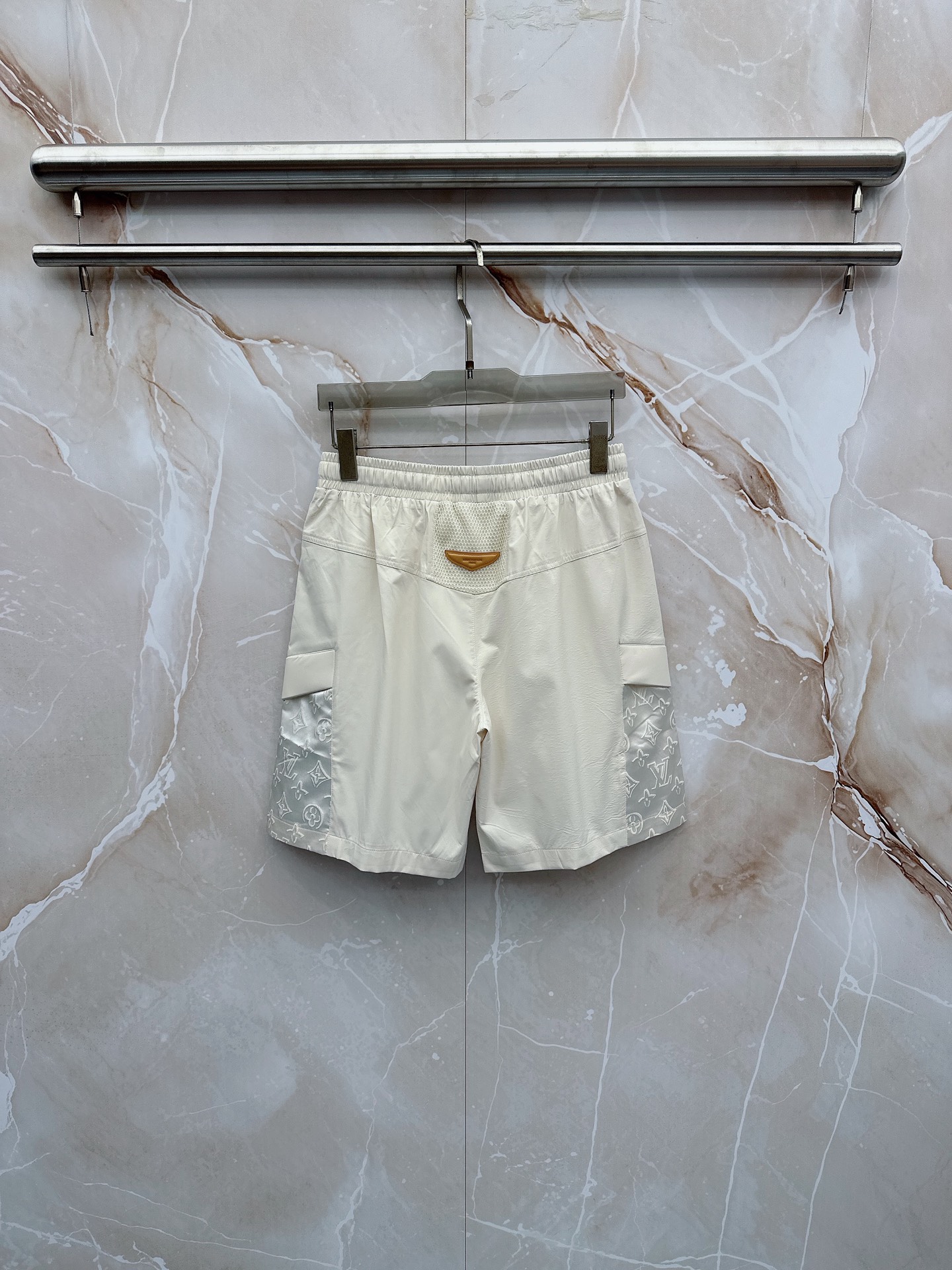 🔥🔥🔥2026夏季上新 Lv 26年夏季新款短裤定制进口速干面料舒适柔软透气性好！裤腿拼接透气孔设计，集