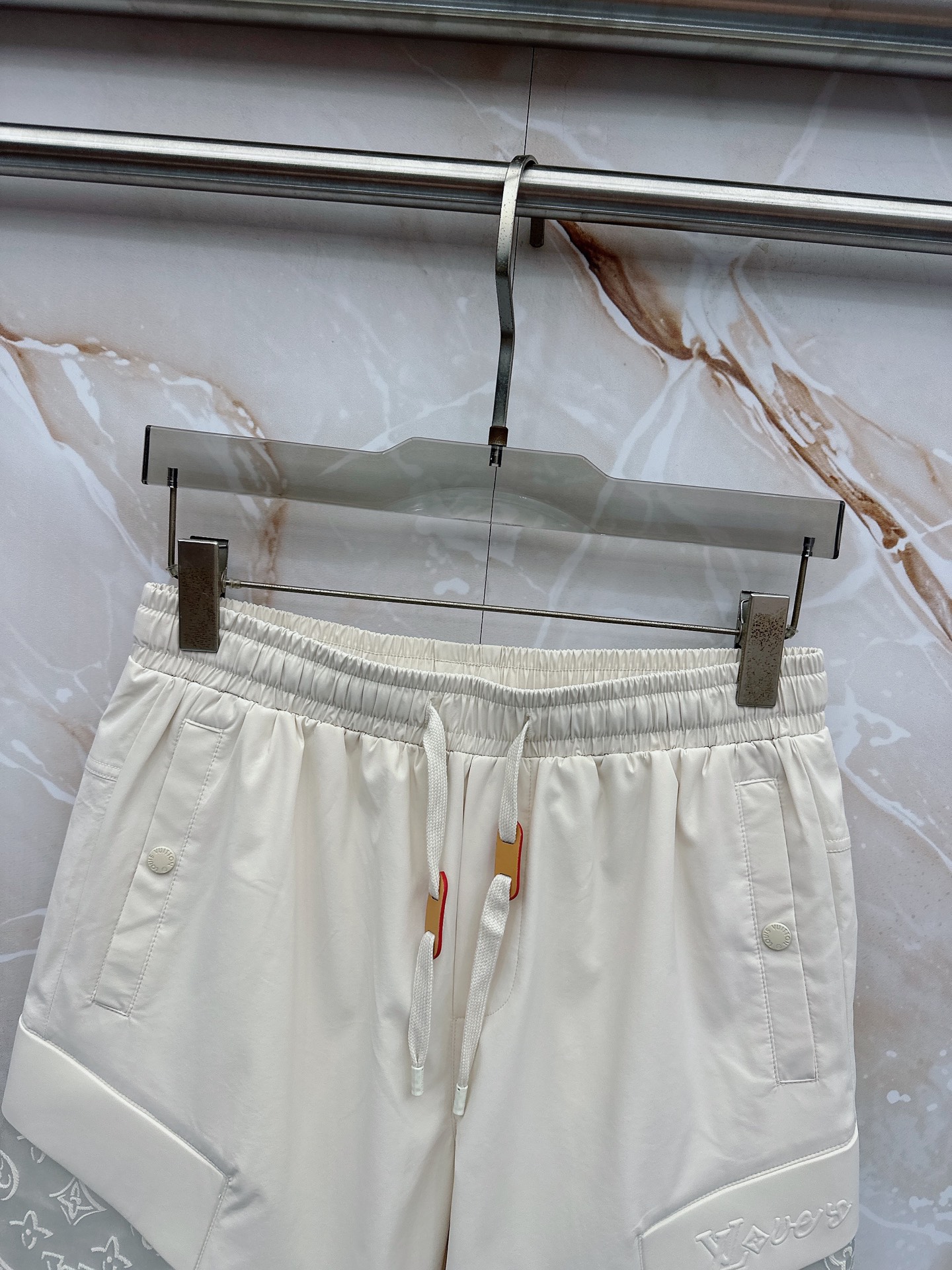 🔥🔥🔥2026夏季上新 Lv 26年夏季新款短裤定制进口速干面料舒适柔软透气性好！裤腿拼接透气孔设计，集