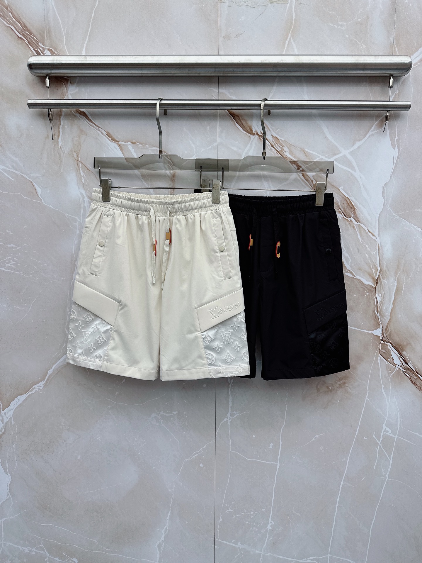 🔥🔥🔥2026夏季上新 Lv 26年夏季新款短裤定制进口速干面料舒适柔软透气性好！裤腿拼接透气孔设计，集