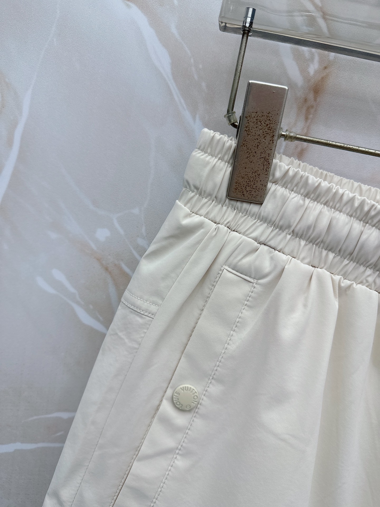 🔥🔥🔥2026夏季上新 Lv 26年夏季新款短裤定制进口速干面料舒适柔软透气性好！裤腿拼接透气孔设计，集