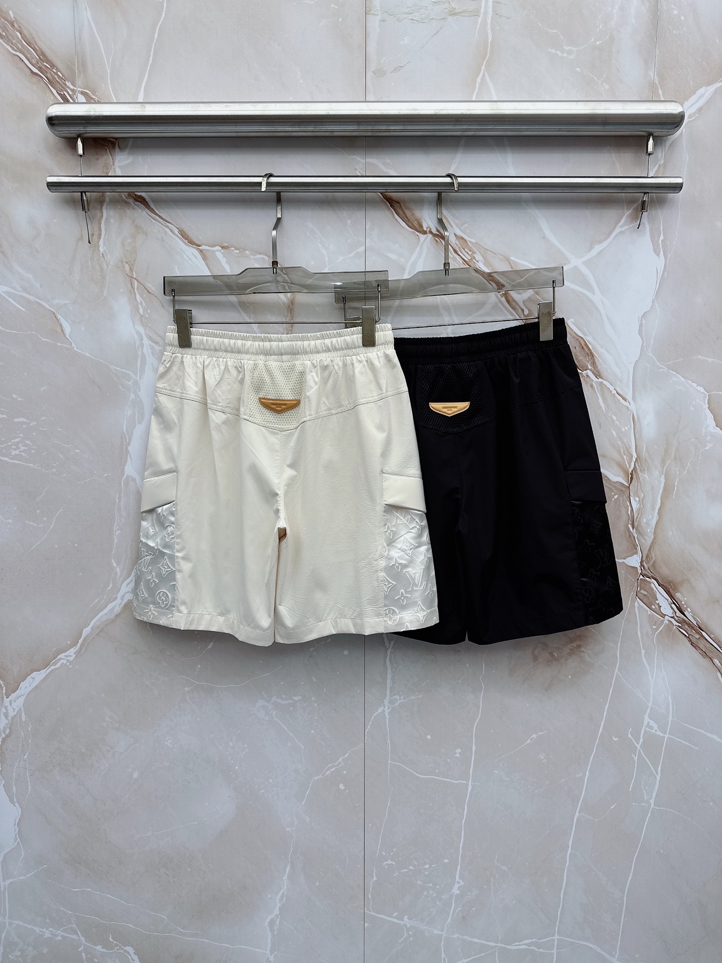 🔥🔥🔥2026夏季上新 Lv 26年夏季新款短裤定制进口速干面料舒适柔软透气性好！裤腿拼接透气孔设计，集